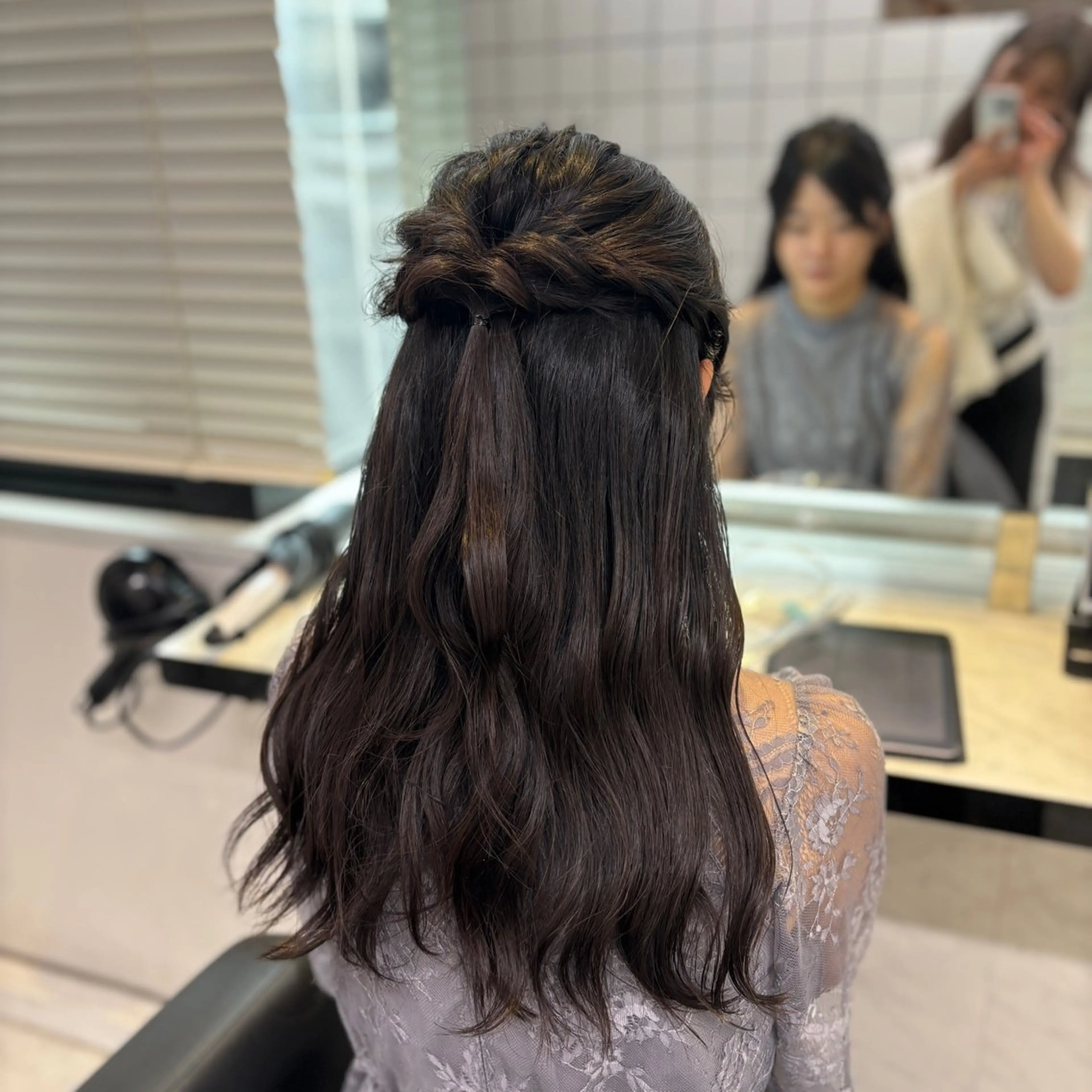 ヘアアレンジ ハーフアップ 結婚式・ブライダル ヘアセット 💙ハイトーン韓国風 色白ヘア💙manaのヘアスタイル