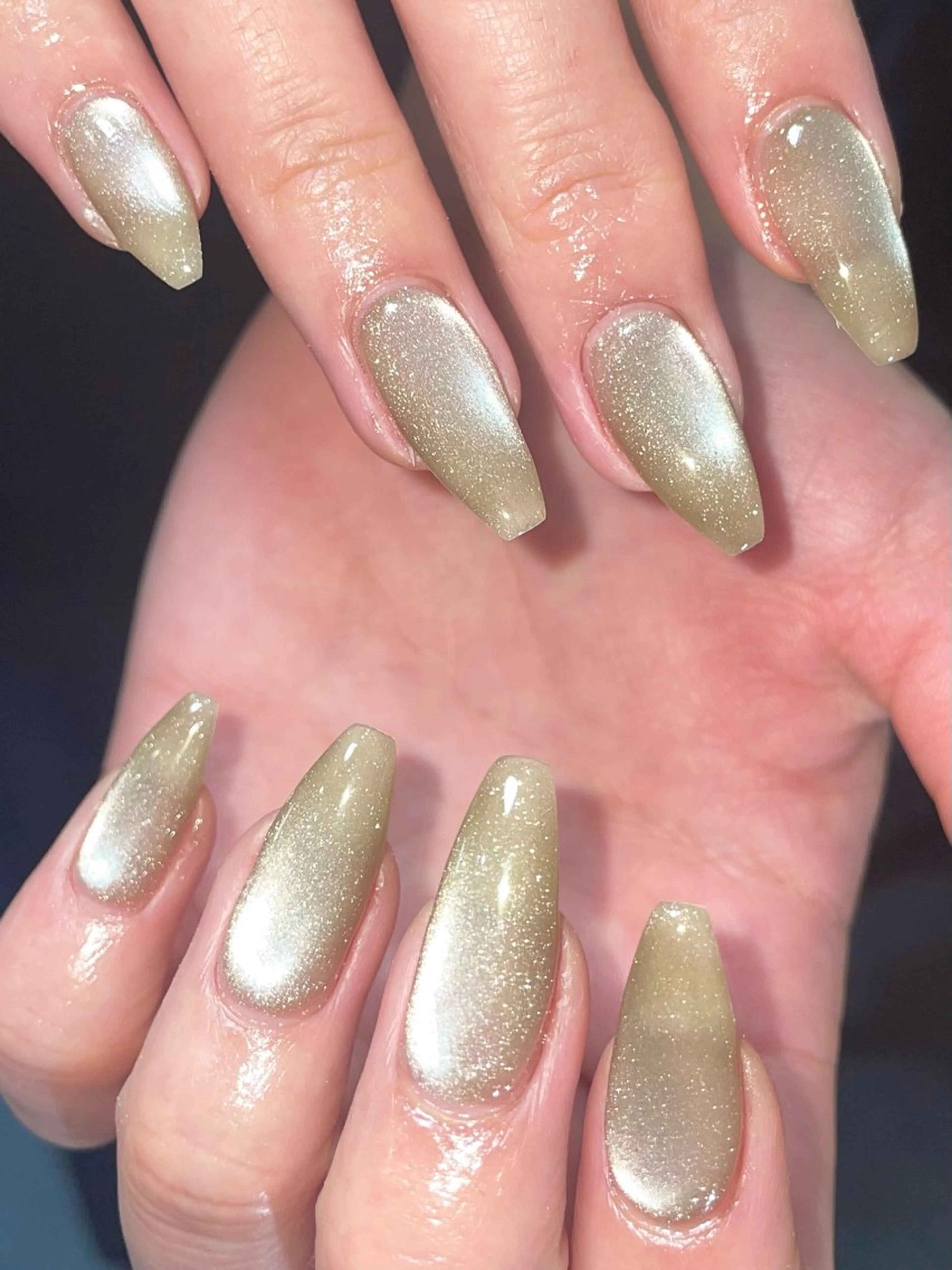 ネイル ゴールド 氷ネイル・うるうるネイル キラキラネイル マグネットネイル シンプルネイル ハンドネイル ハンドケア 🎀NAIL🎀 AI🪄︎︎◝✩のネイルデザイン