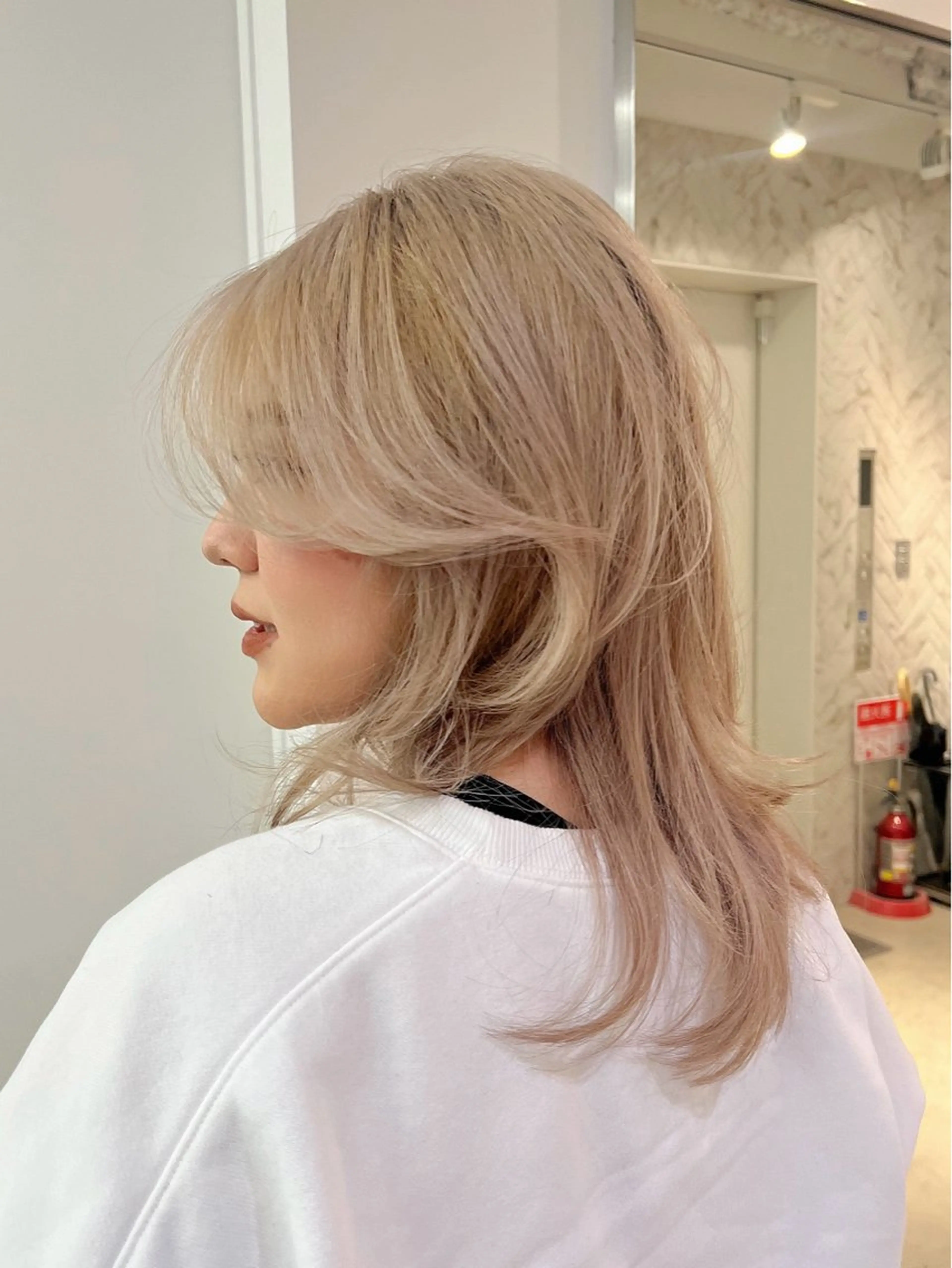セミロング カラー ヘアカラー トリートメント 艶ハイトーン‪‪🔆 ️️️安座間 希のヘアスタイル