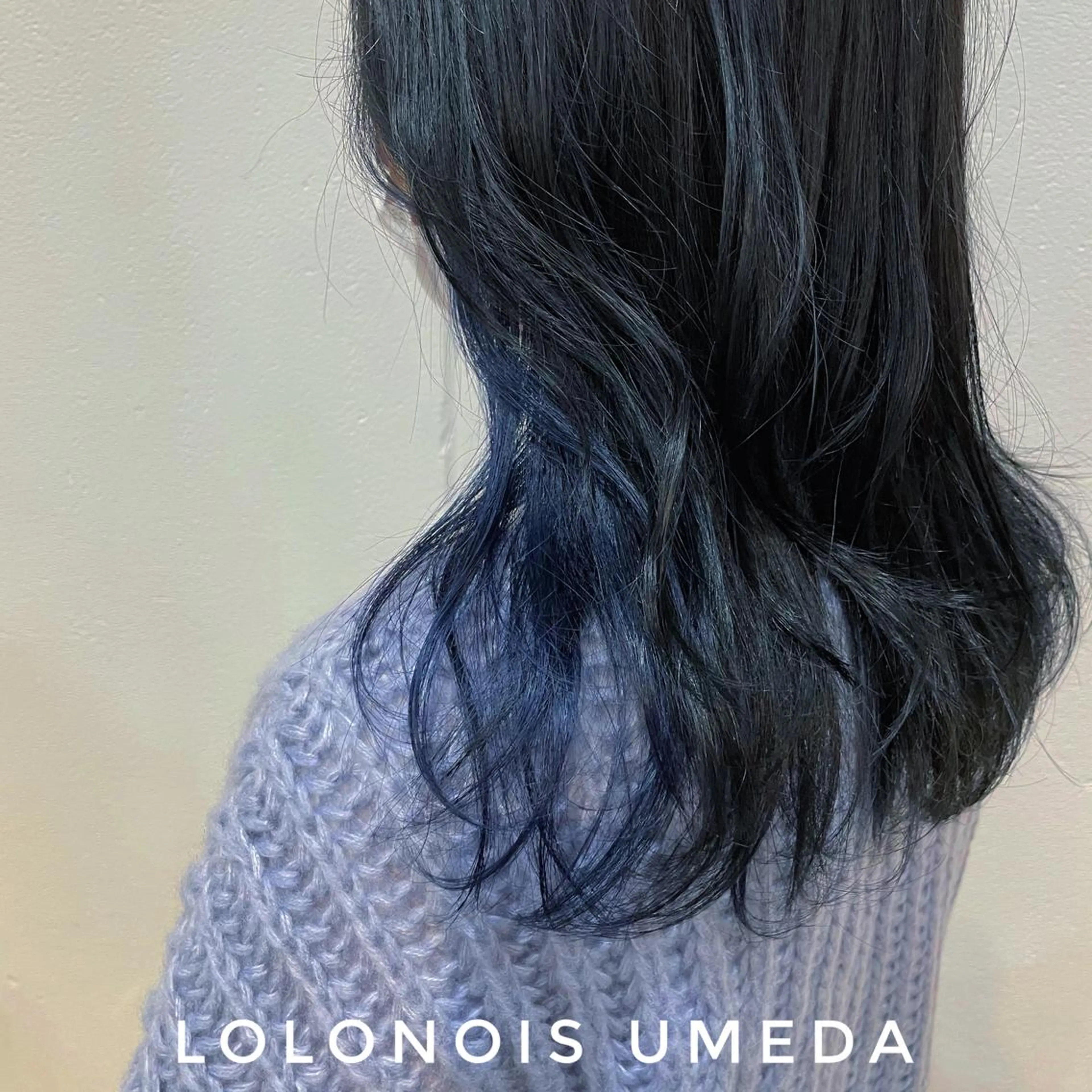 セミロング カラー 黒髪 ブルーカラー ブルーブラック インナーカラー Lolonois梅田 /Okazaki:)のヘアスタイル