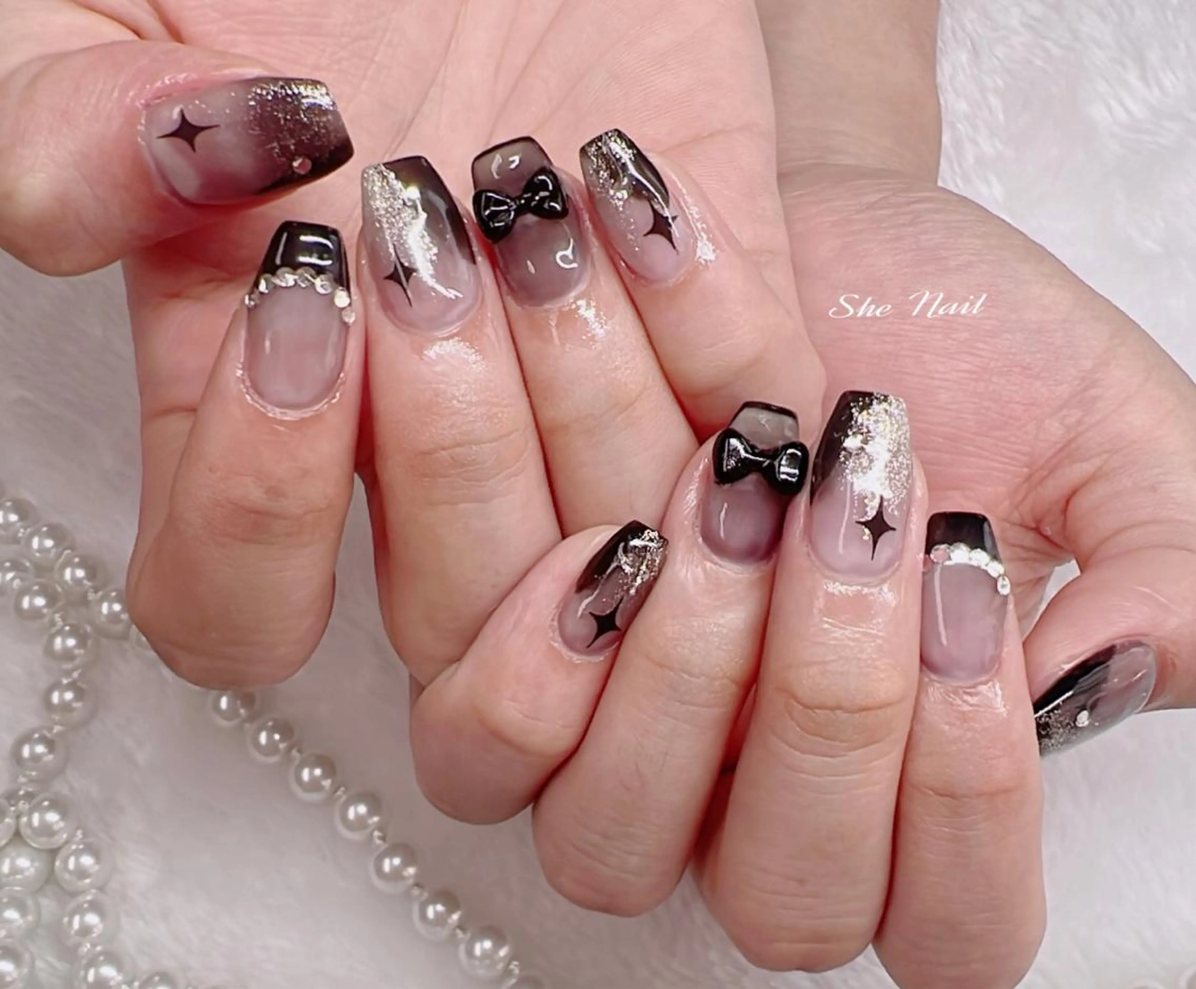 ネイル チークネイル 長さ出し フレンチネイル マグネットネイル ミラーネイル ハンドネイル She   Nail所属・ISA_ BELLAのネイルデザイン