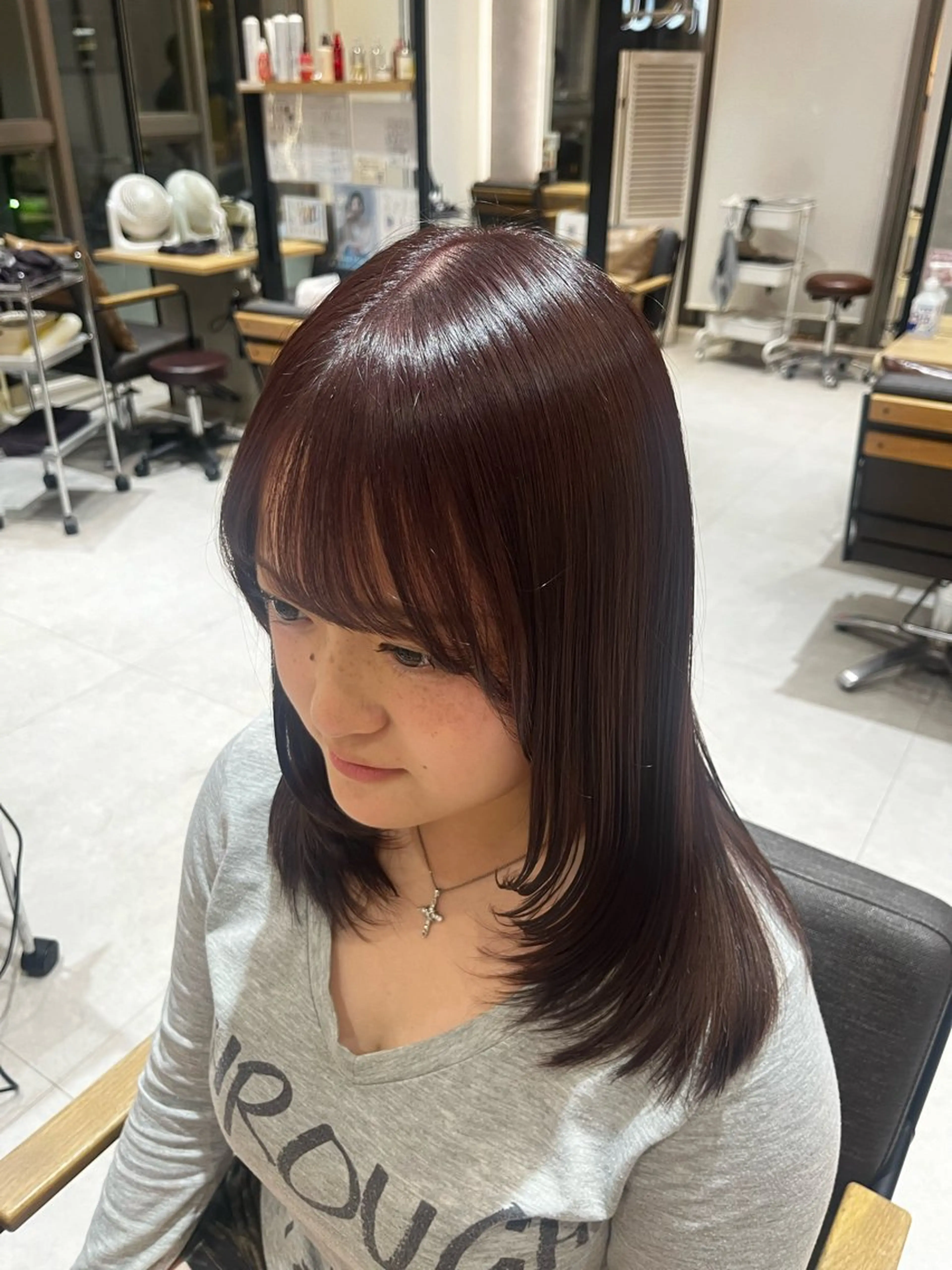 ミディアム カラー ブラウンカラー ラベンダーカラー ラベンダーブラウン 顔まわりレイヤー 顔周りカット カット ヘアカラー トリートメント 🎀miki 🎀のヘアスタイル