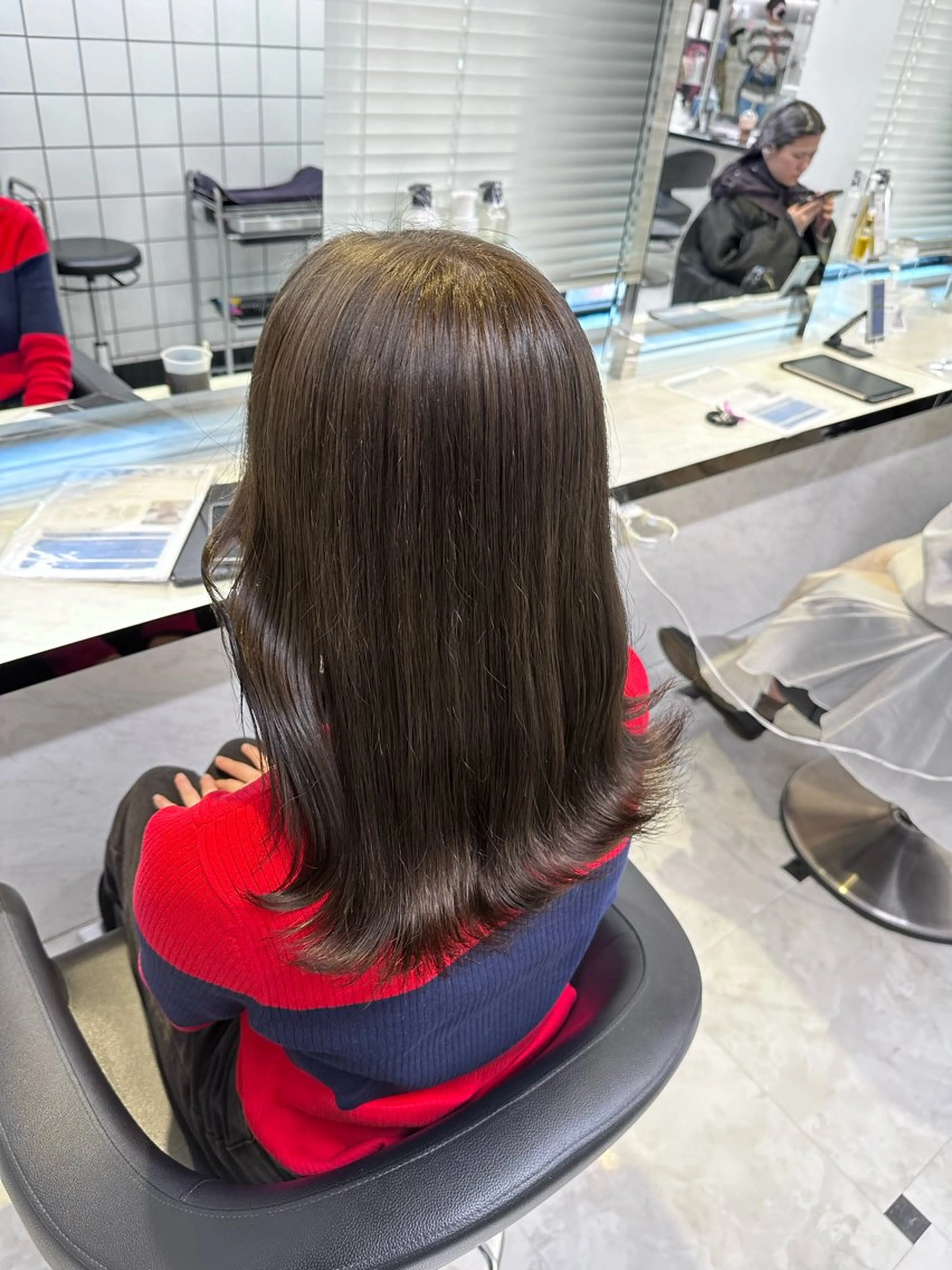 セミロング カラー ヘアカラー トリートメント ヘッドスパ ヘアセット ❤️赤み消し 上品カラー❤️のヘアスタイル