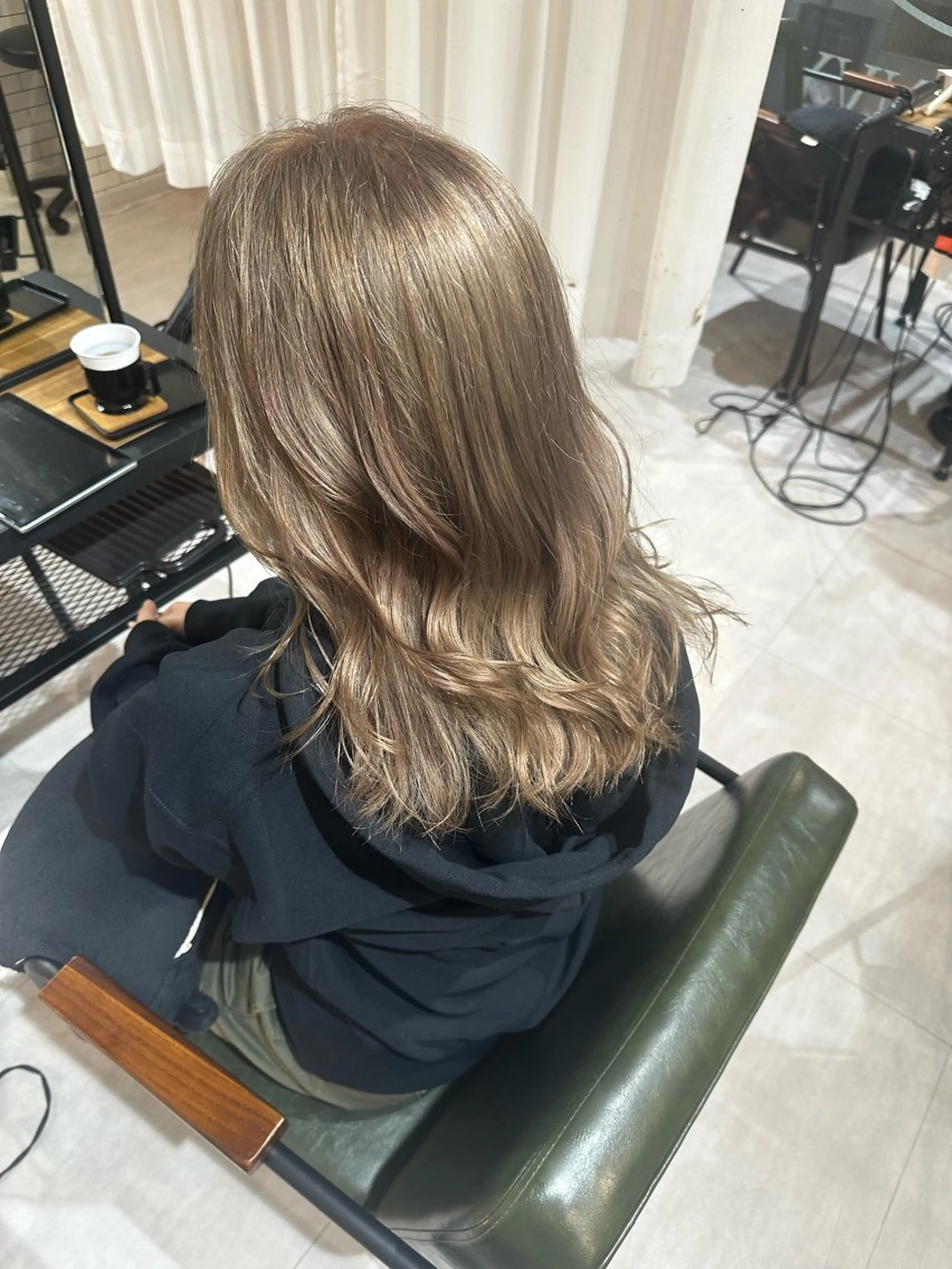 セミロング カラー ベージュカラー ブリーチ ハイトーンカラー ミルクティーベージュ ヘアカラー トリートメント tlimby ENVY所属・ハイトーンカラー 特化/yuukiのヘアスタイル
