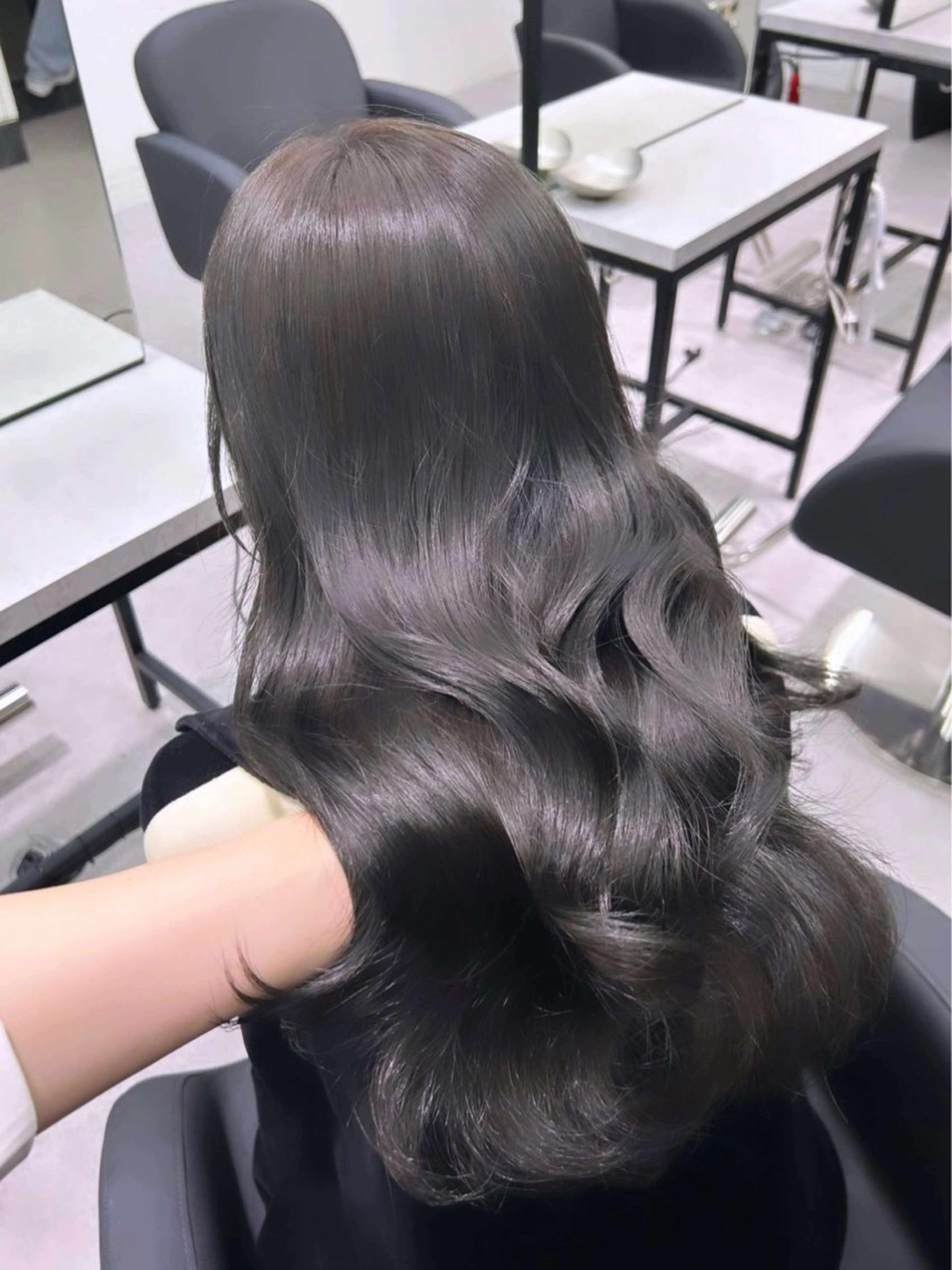 ロング カラー ケアカラー ヘアカラー トリートメント 名古屋栄♡PELE 上品な透明感ベージュのヘアスタイル