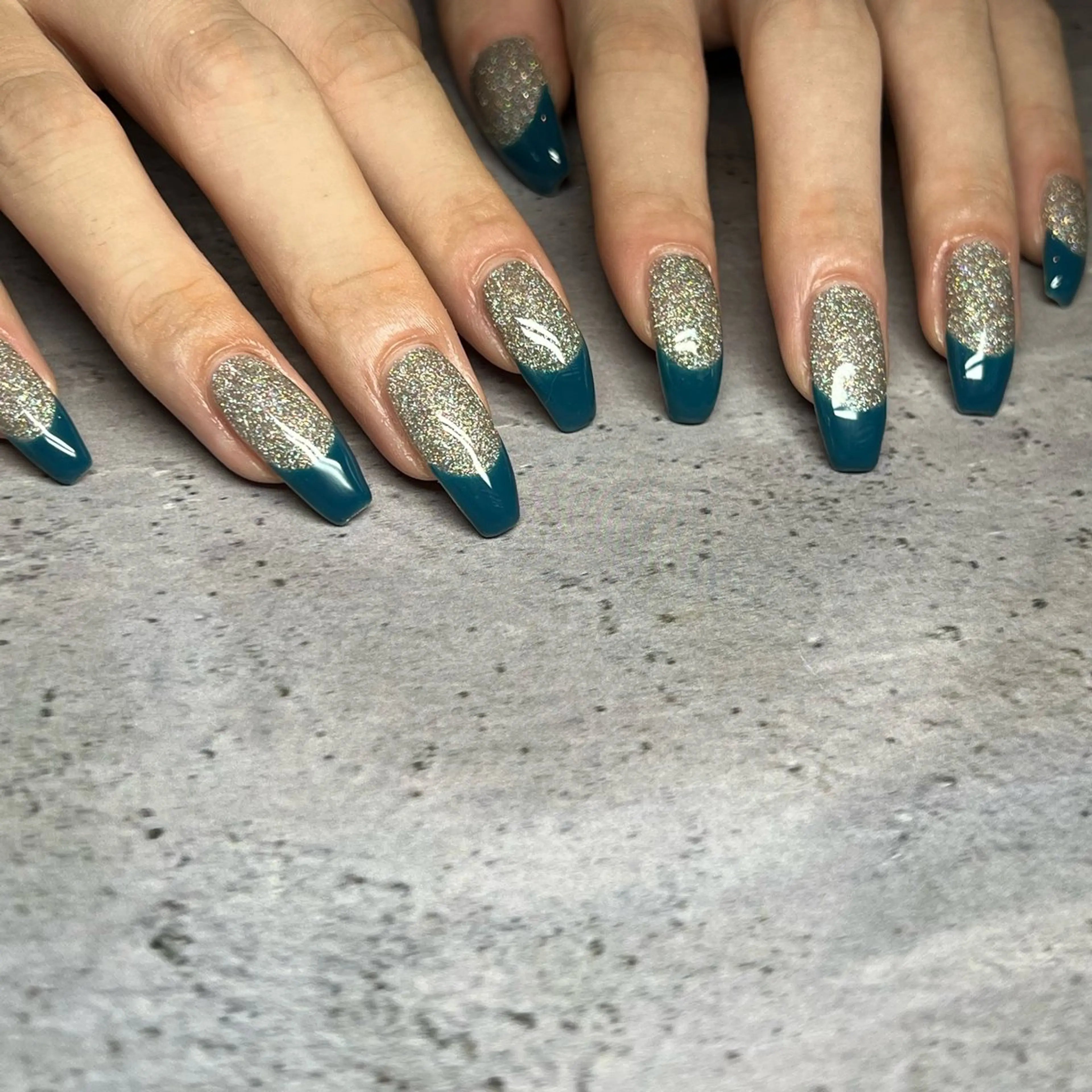 ネイル ブルー フレンチネイル ハンドネイル 𝐫𝐚𝐢 𝐧𝐚𝐢𝐥のネイルデザイン