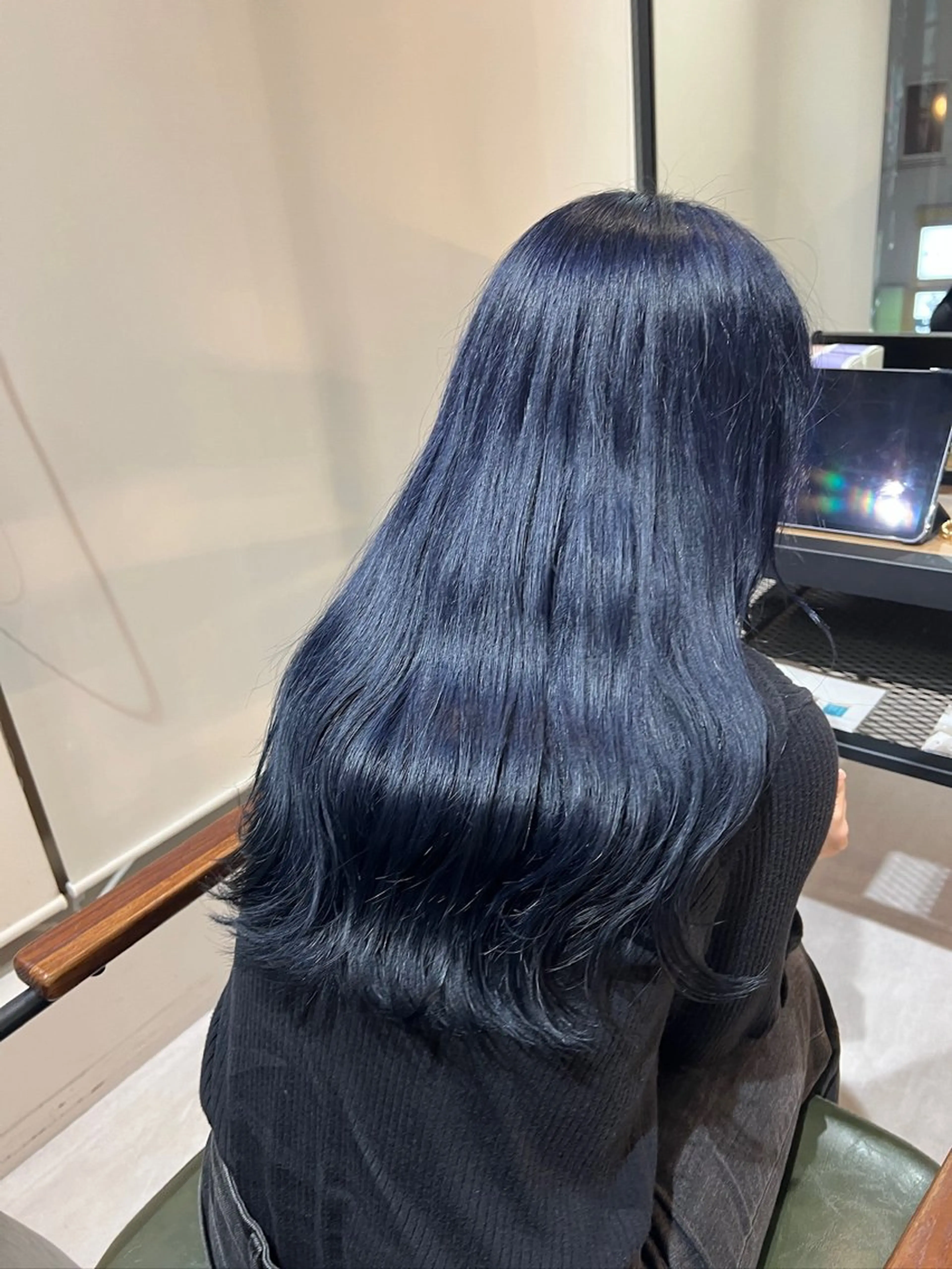 ロング カラー ネイビーカラー カット ヘアカラー tlim by envy所属・三ノ宮美容室tlim byenvy石塚康平のヘアスタイル