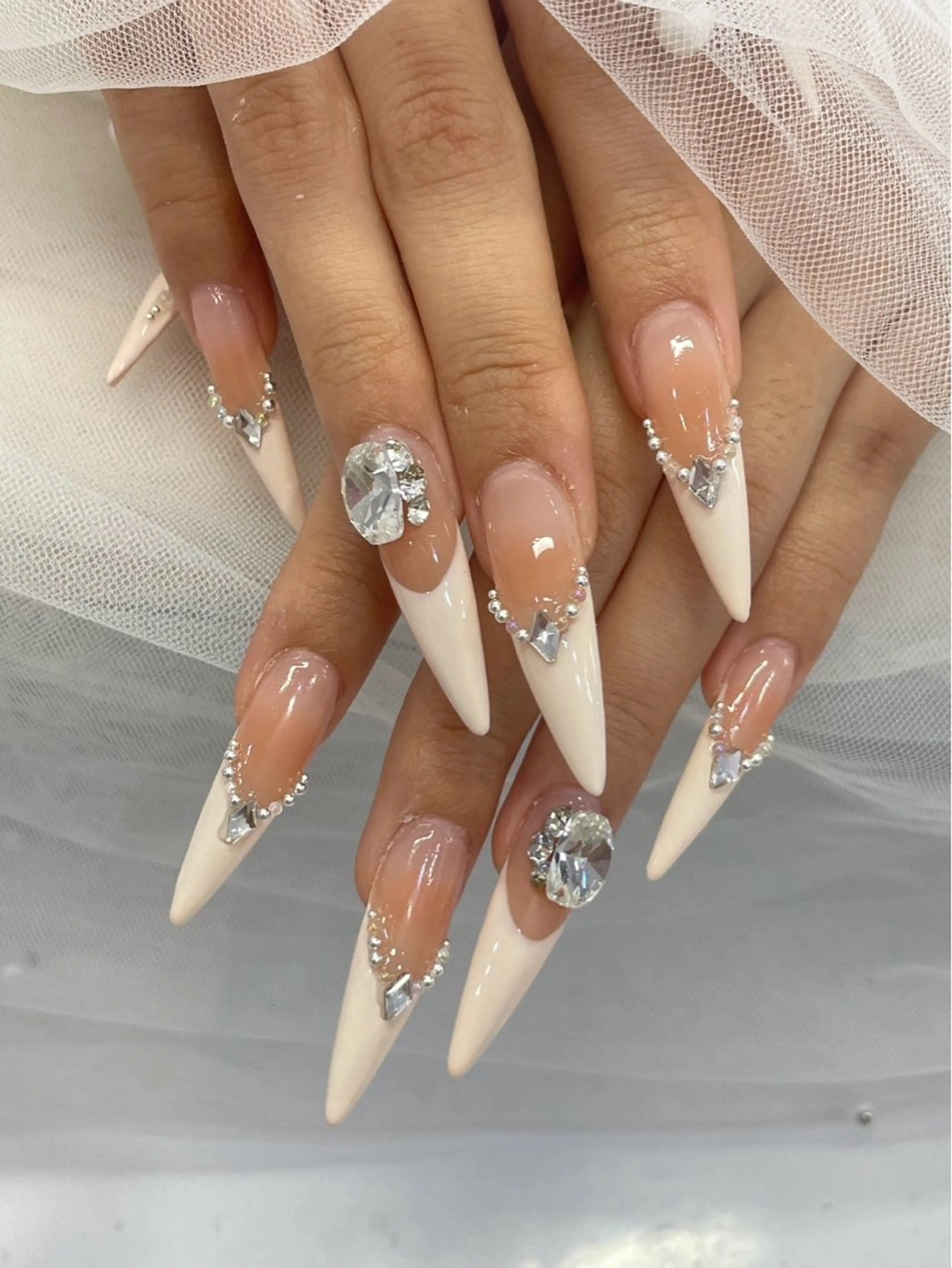 ネイル アートネイル オーロラネイル チークネイル 長さ出し フットネイル ハンドネイル フットネイル ハンドケア Noiranail_ studio川越西口のネイルデザイン