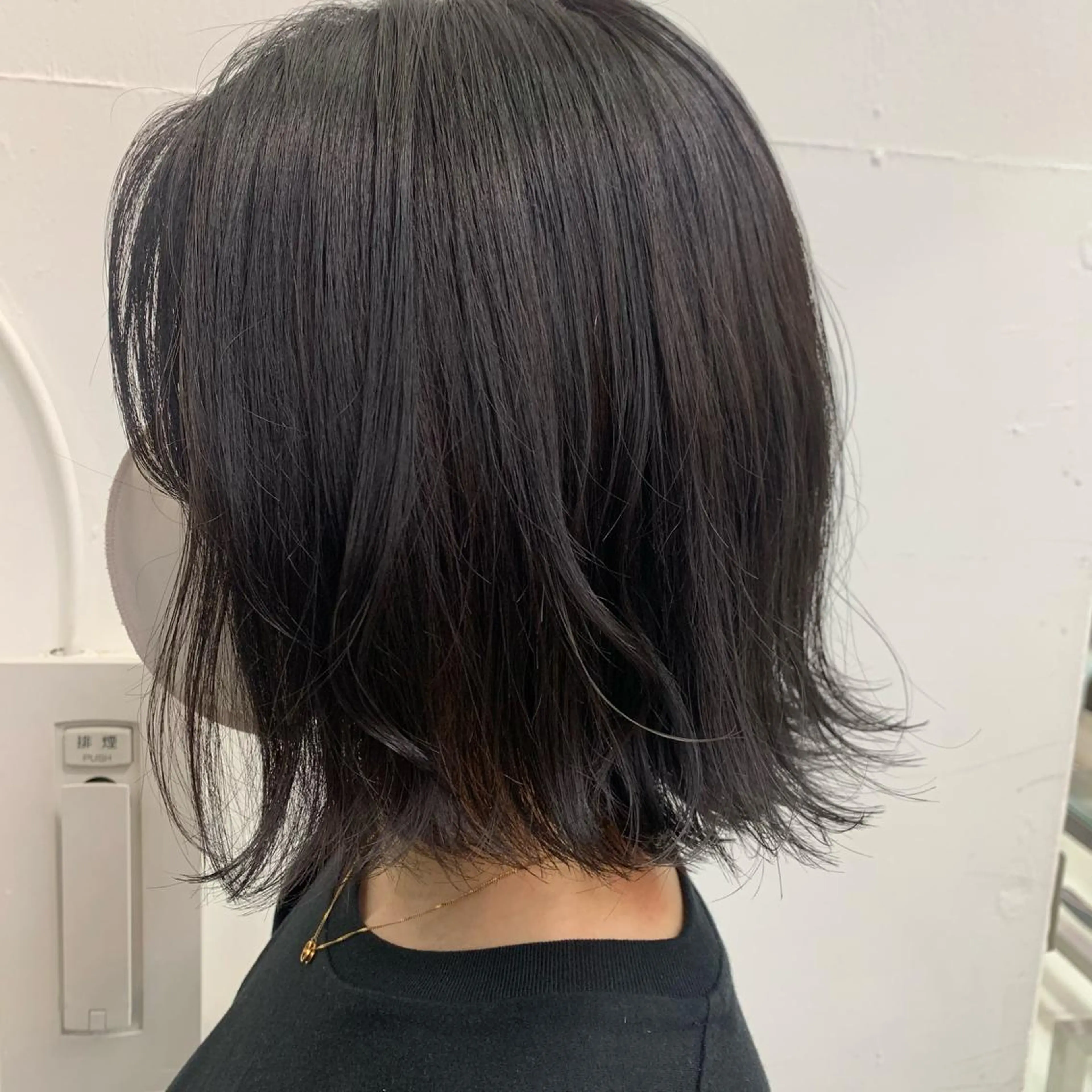 ミディアム カラー ボブ 外ハネヘア カット ヘアーメイクWiLL 西宮店所属・川上 紗也加のヘアスタイル