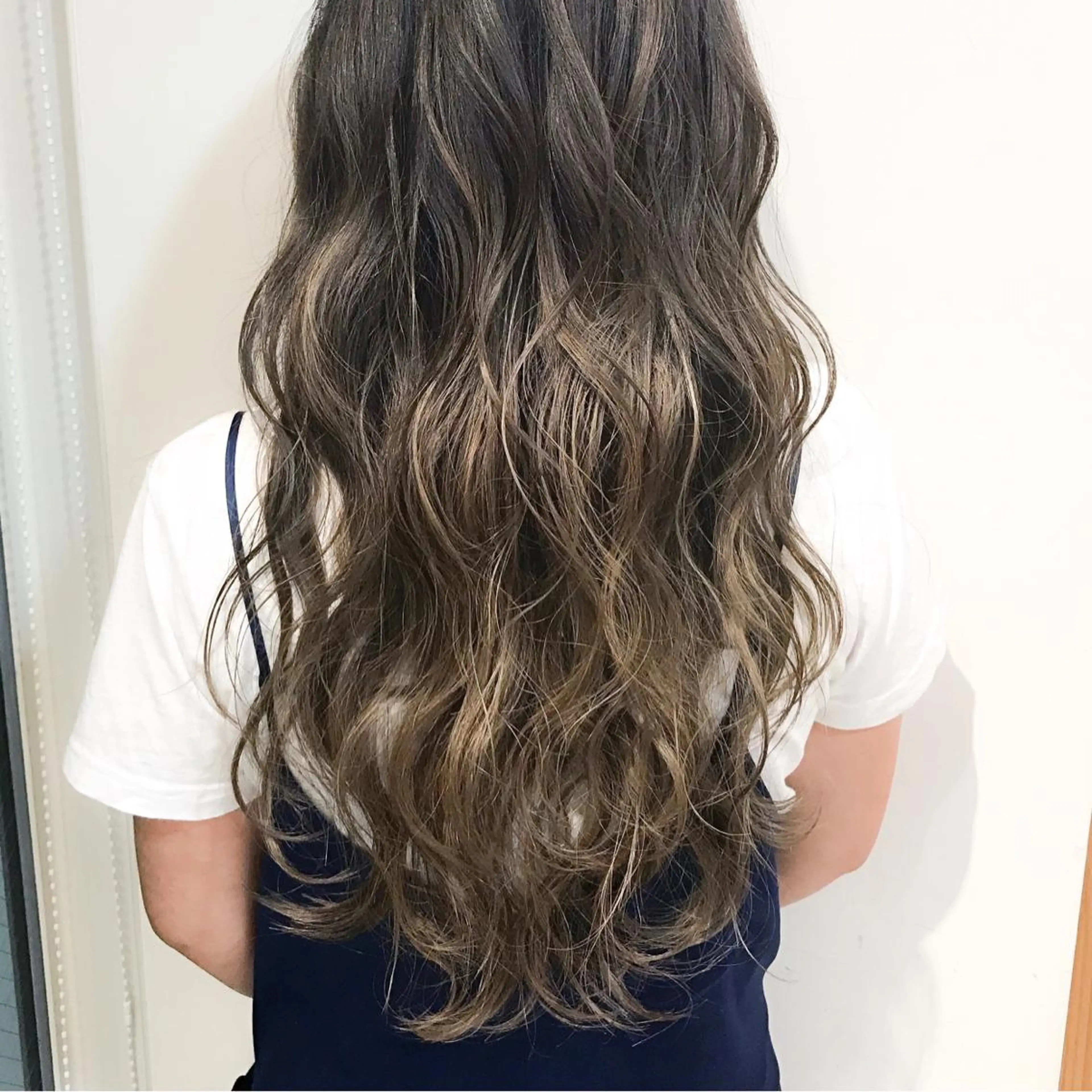 ロング カラー グラデーションカラー ハイライトカラー 外国人風カラー ハイライト カット ヘアカラー トリートメント 中山 天地のヘアスタイル