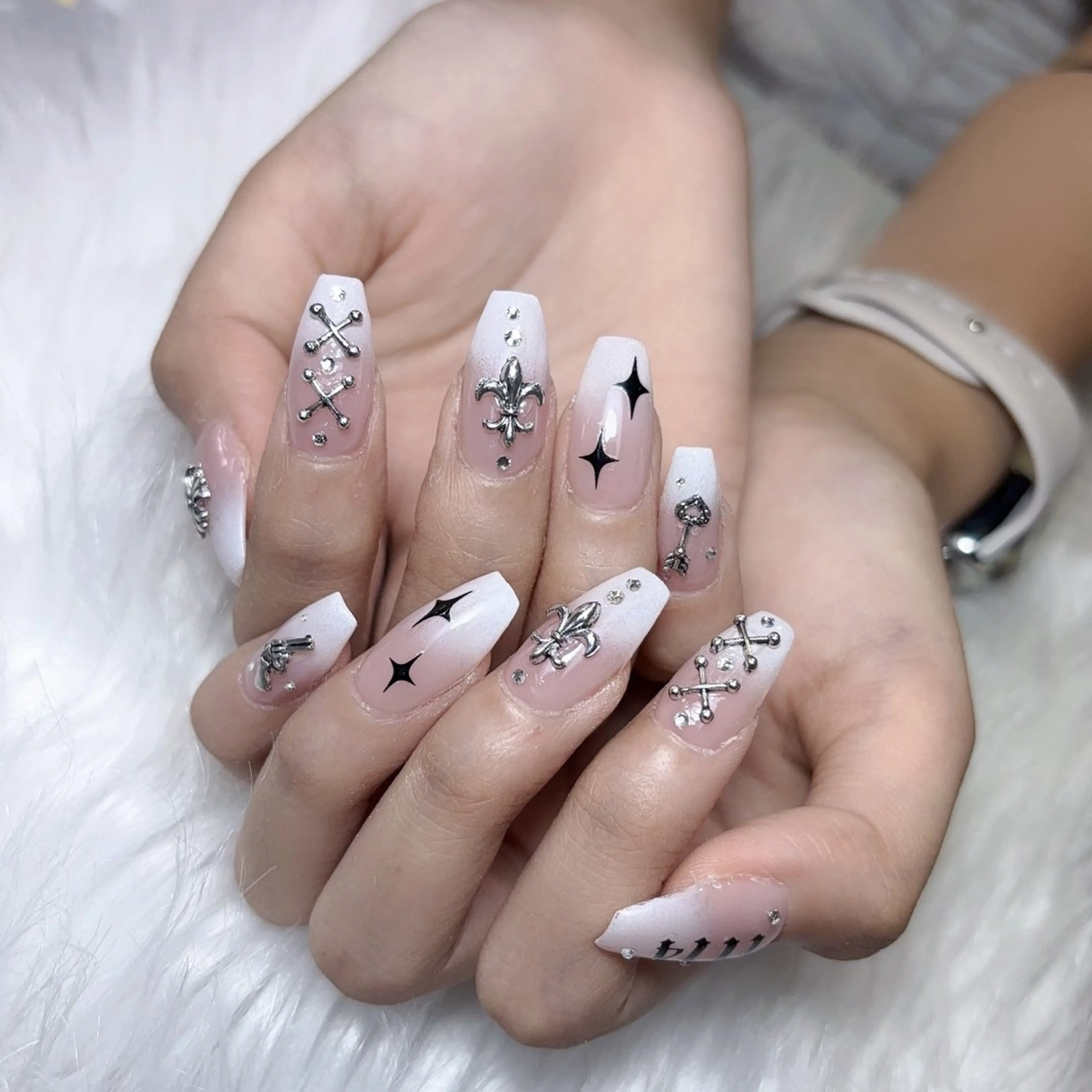 ネイル キラキラネイル マグネットネイル スカルプネイル 春ネイル ハンドネイル Melody Nail所属・Melody  3D/スカルプ専門店のネイルデザイン