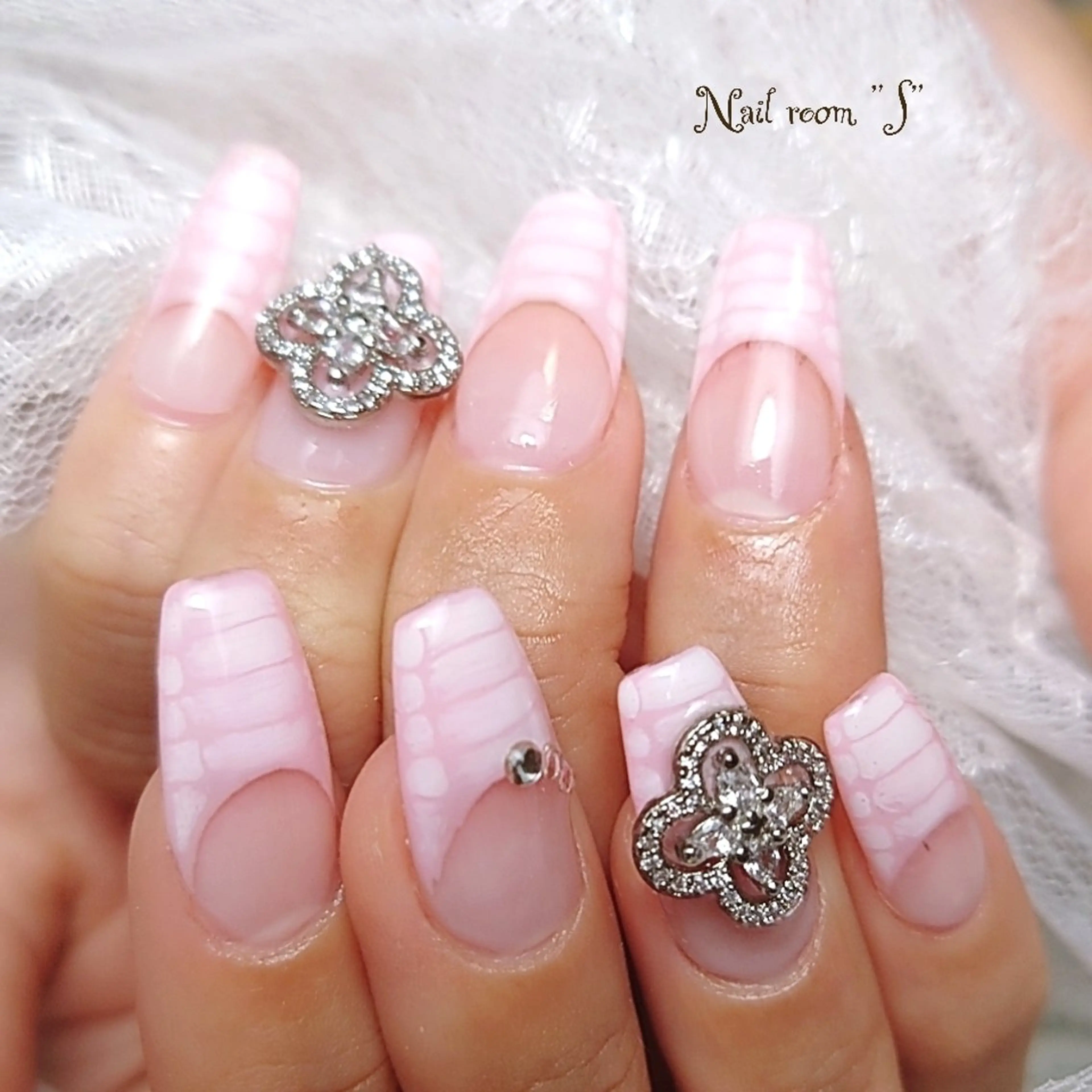 ネイル フレンチネイル Nail room  "S"  SAKAIのネイルデザイン