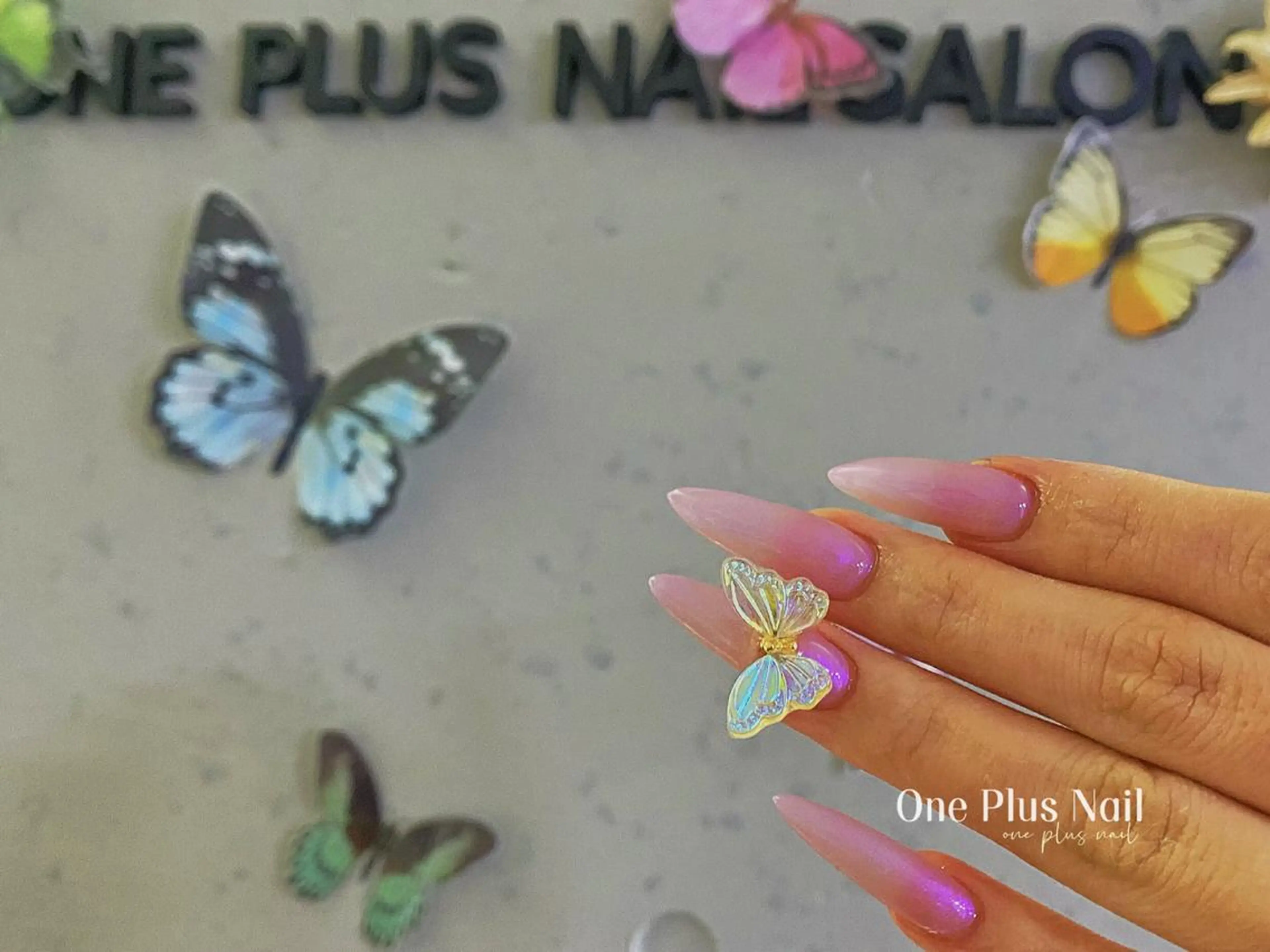 ネイル ガーリー ハート キラキラネイル 韓国ネイル ロングネイル ハンドネイル One Plus Nail Salonのネイルデザイン