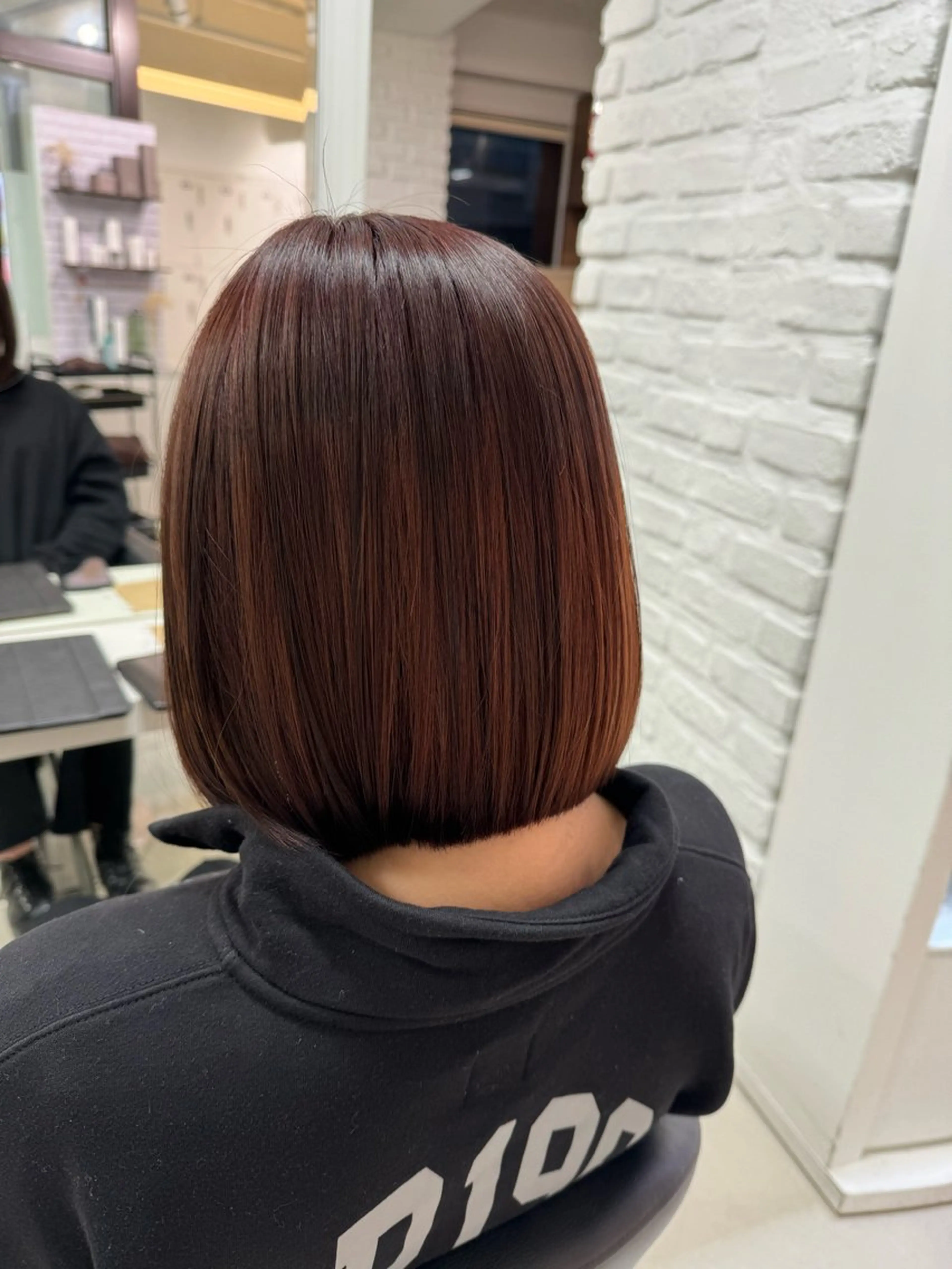 ショート カラー ブリーチ レッドカラー カット ヘアカラー トリートメント 【デザインカラー】 粥川佳日望のヘアスタイル