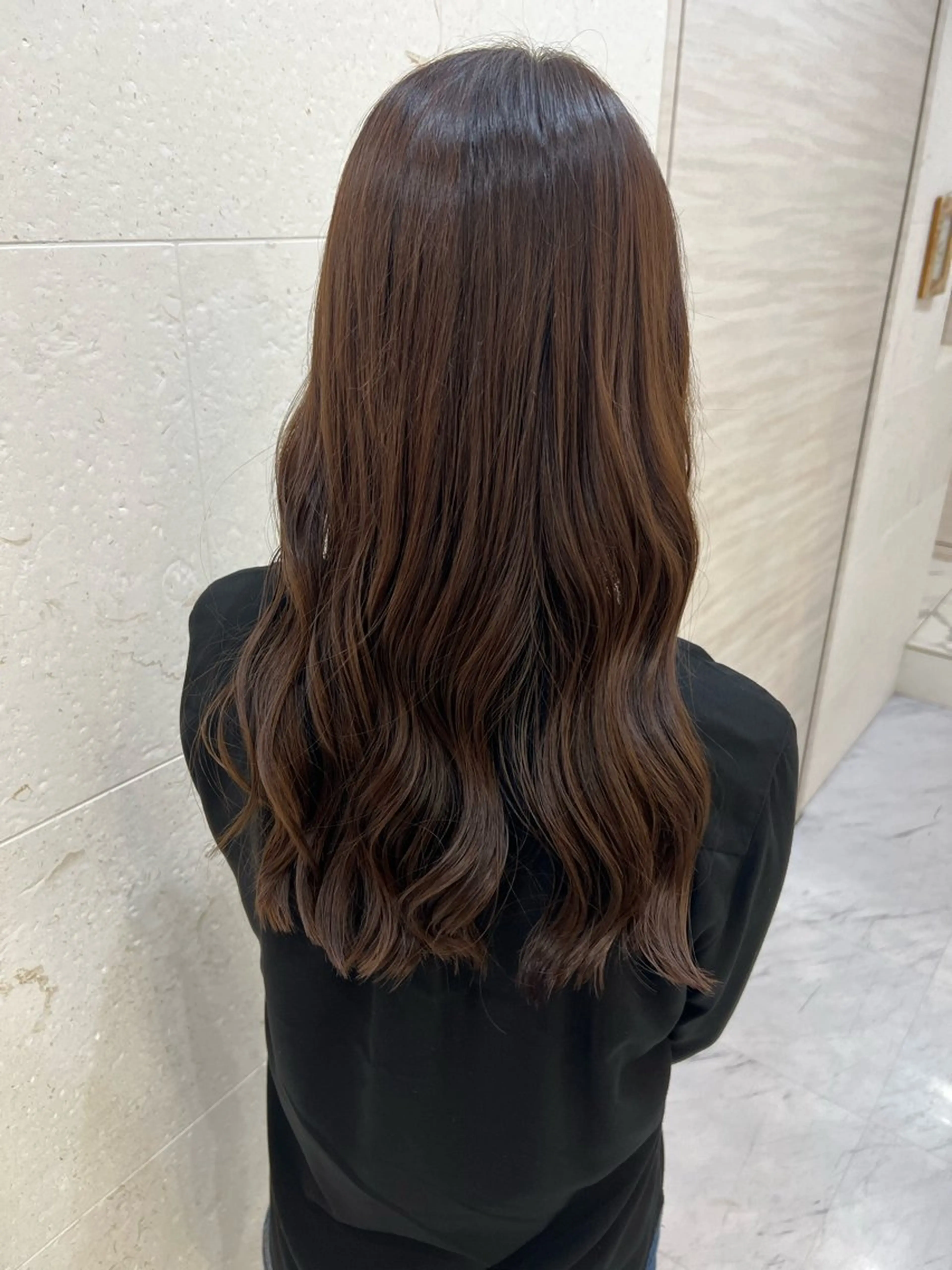 ロング カラー ブラウンカラー チョコレートブラウン ヘアカラー 鈴木 愛華のヘアスタイル