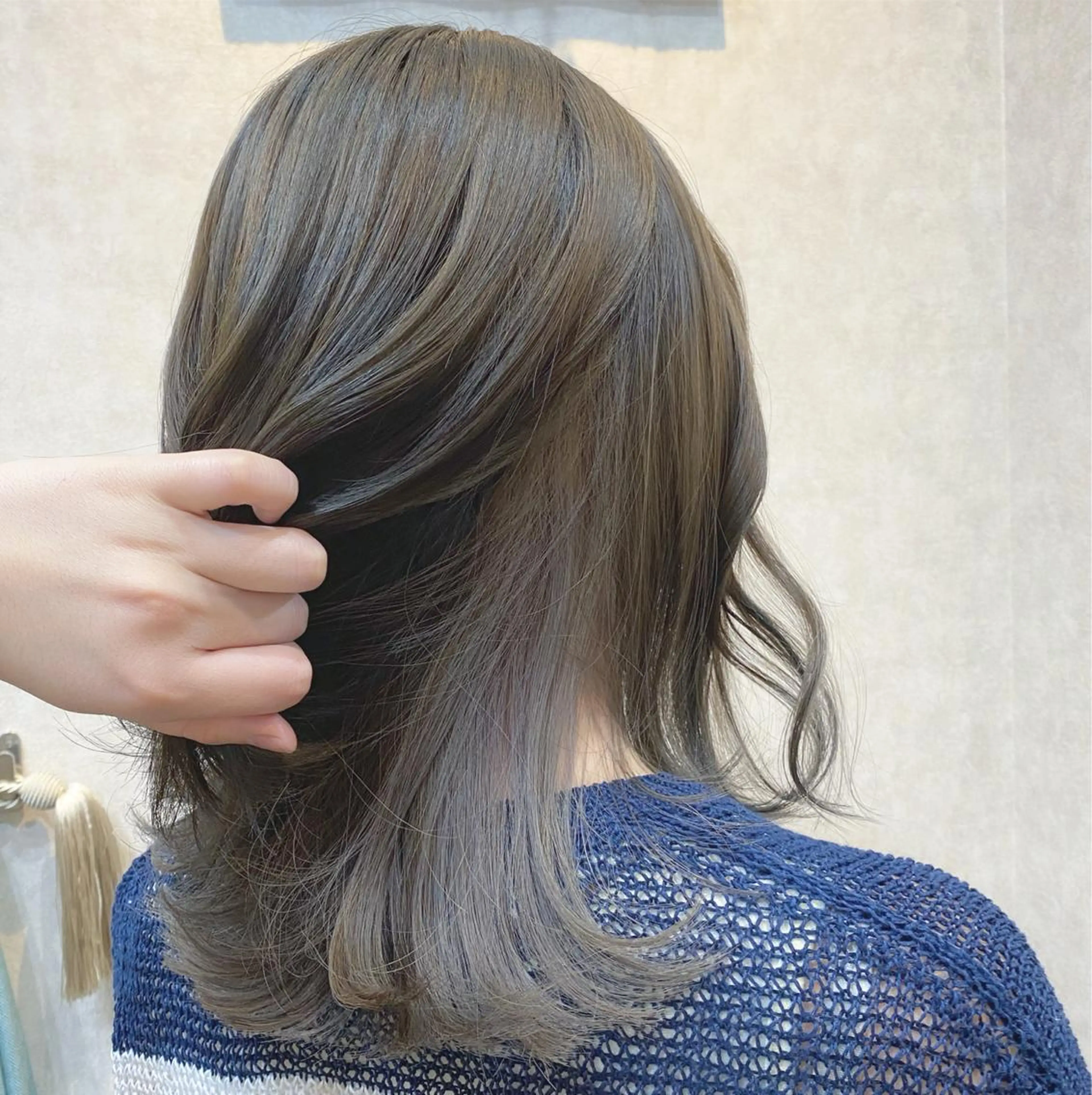ミディアム カラー ブリーチ 透明感カラー tomorrow所属・カットモデル募集✂️ 齊藤萌香のヘアスタイル