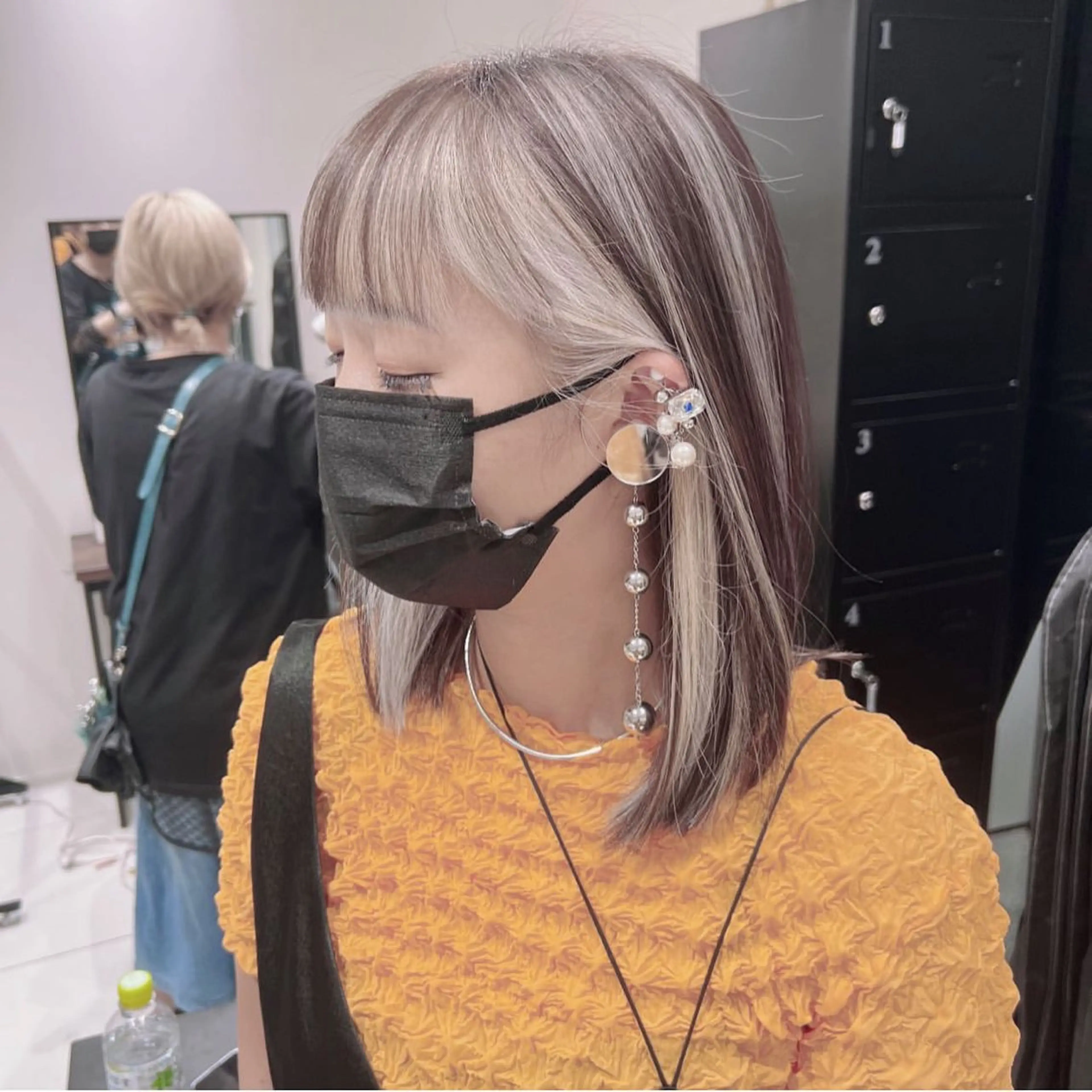 ミディアム カラー ブリーチ ケアブリーチ ヘアカラー オフホワイトアンドなんば所属・福西 洋斗のヘアスタイル