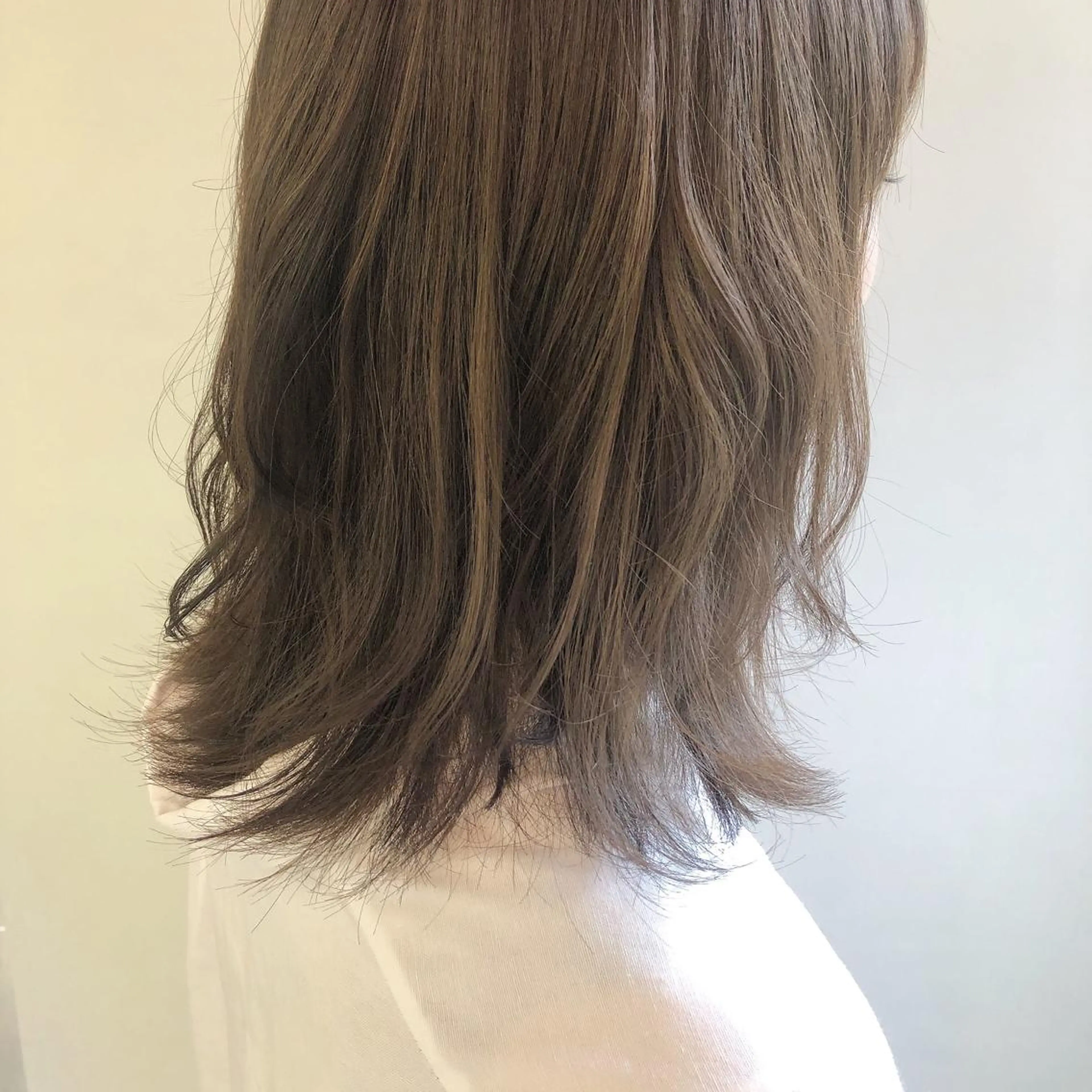 ミディアム カラー ベージュカラー カット ヘアカラー トリートメント 齋藤 咲のヘアスタイル