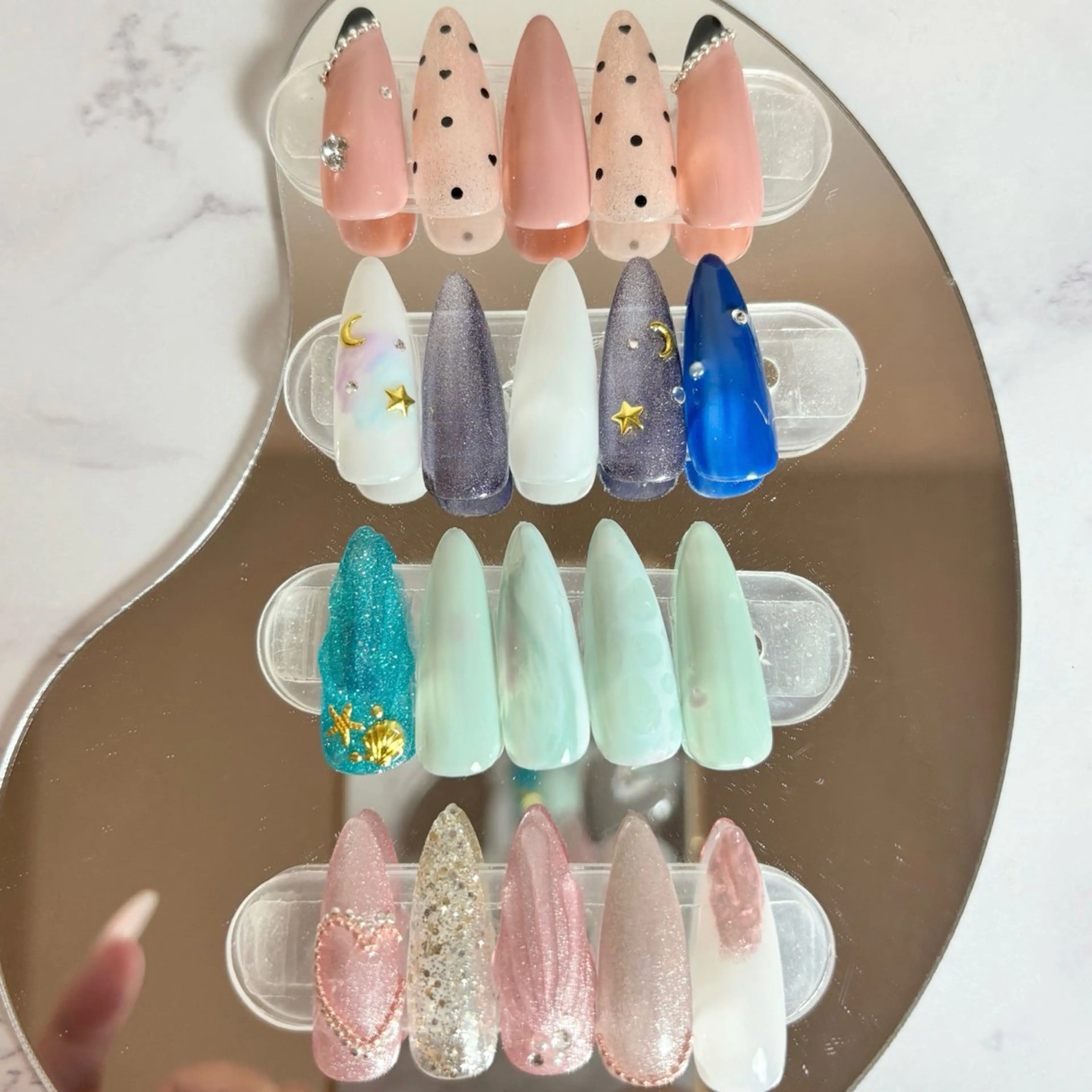 ロング 韓国風ヘア Conjunim MAMI🎀✨のネイルデザイン