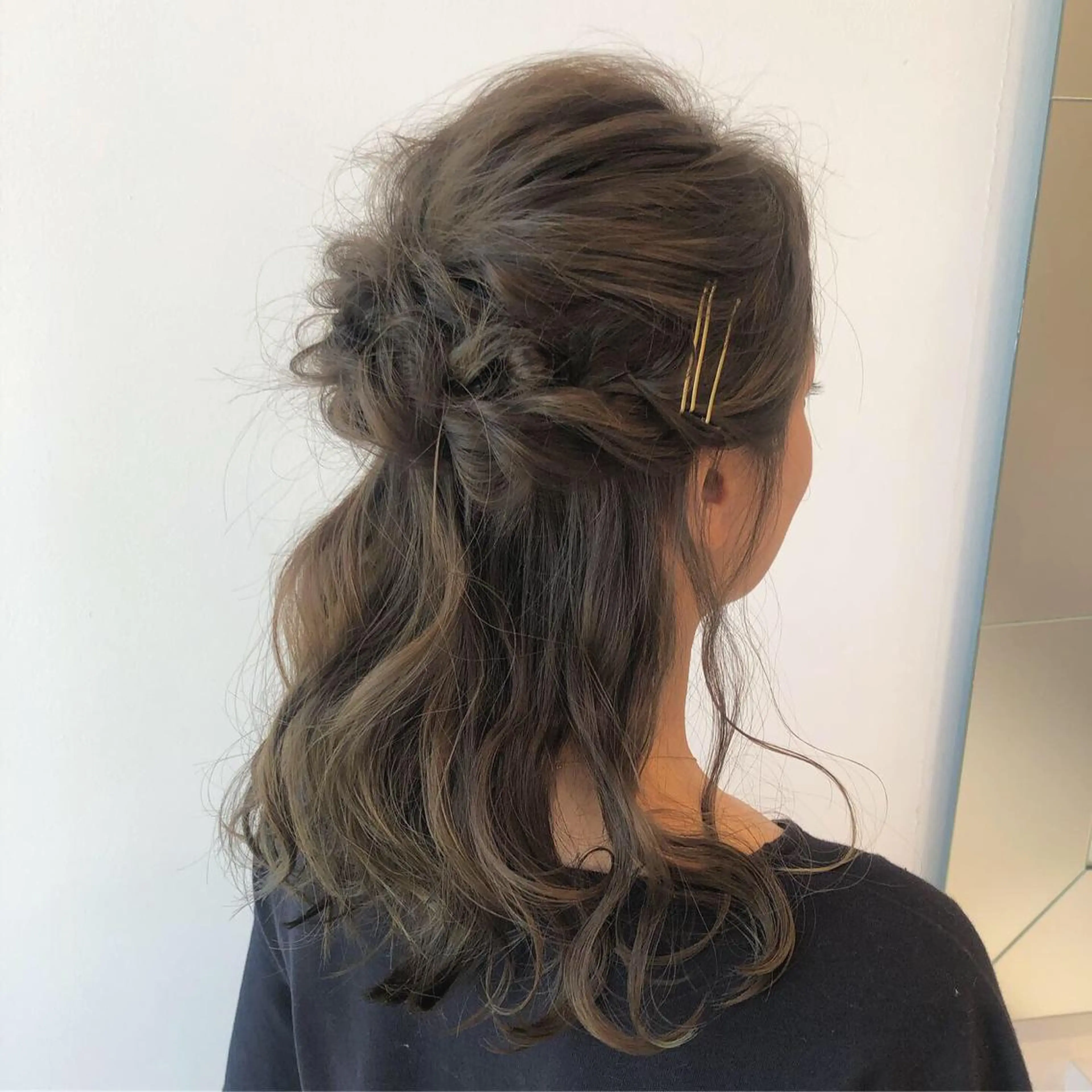 セミロング ヘアアレンジ ハーフアップ ヤマモト マイのヘアスタイル