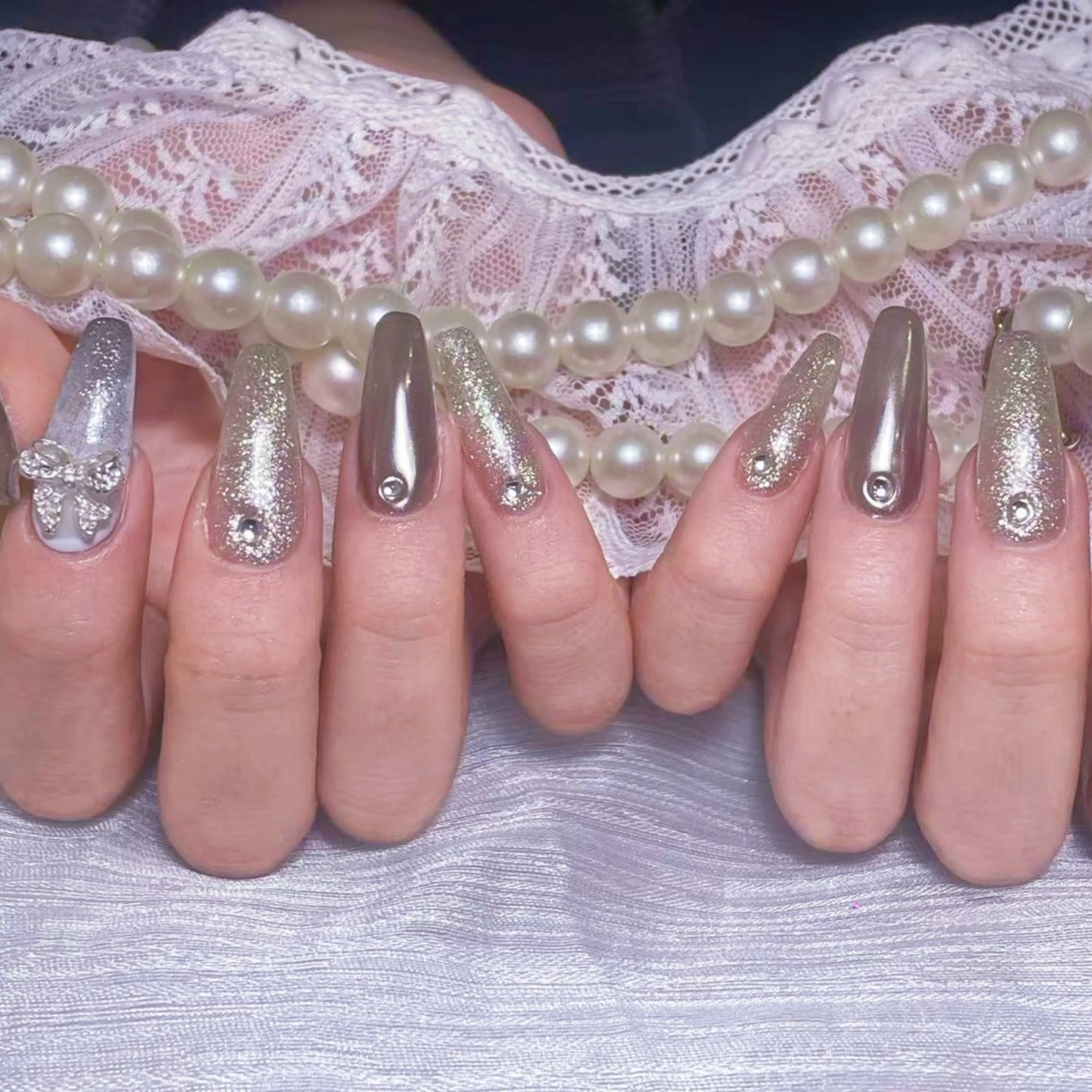 ネイル アートネイル オーロラネイル ガーリー キラキラネイル 韓国ネイル ハンドネイル DIAMOND Nail☁️のネイルデザイン