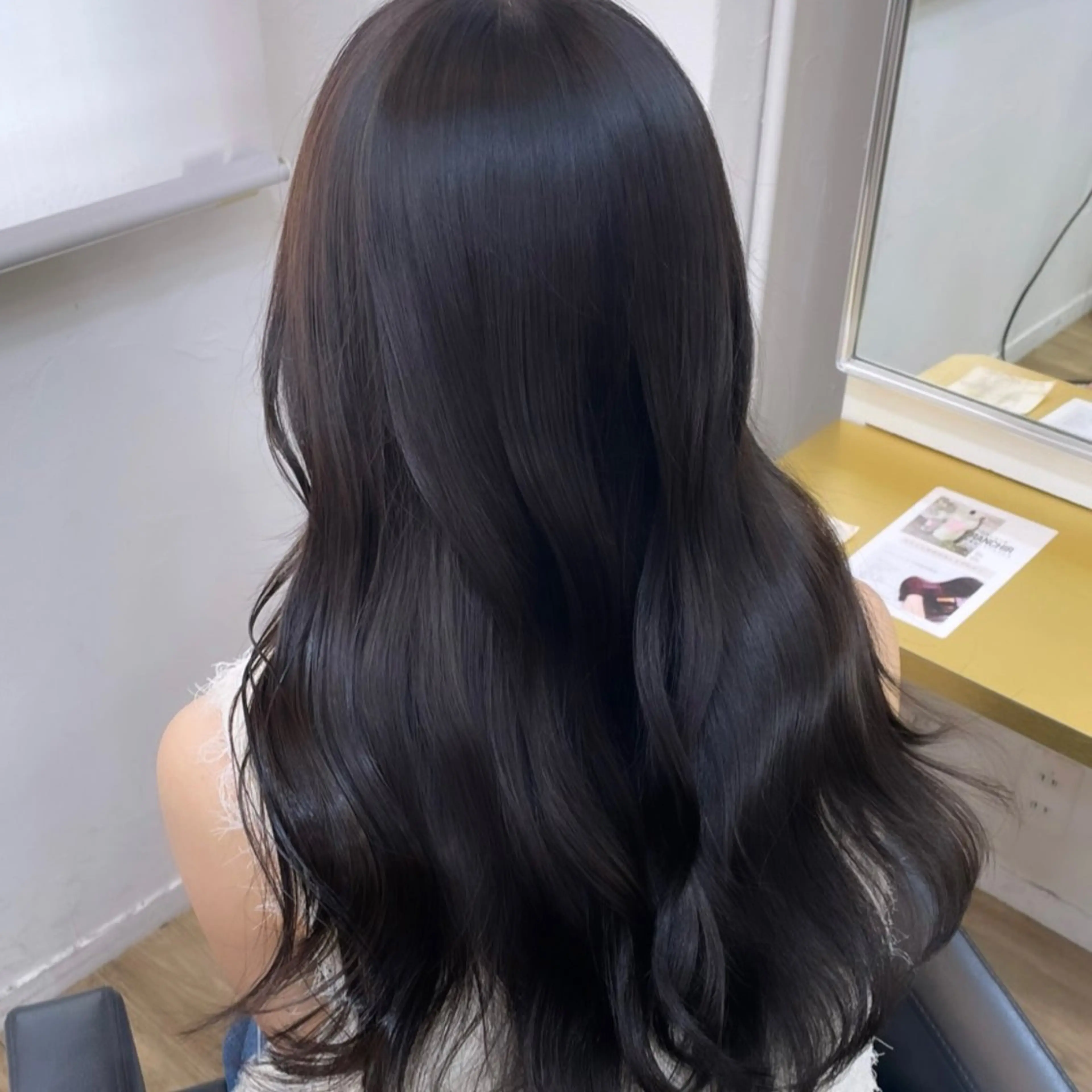 ロング カラー ベージュカラー 黒髪 ブリーチ ブルーカラー ブルーブラック ブリーチなしカラー 特化　　kaiのヘアスタイル