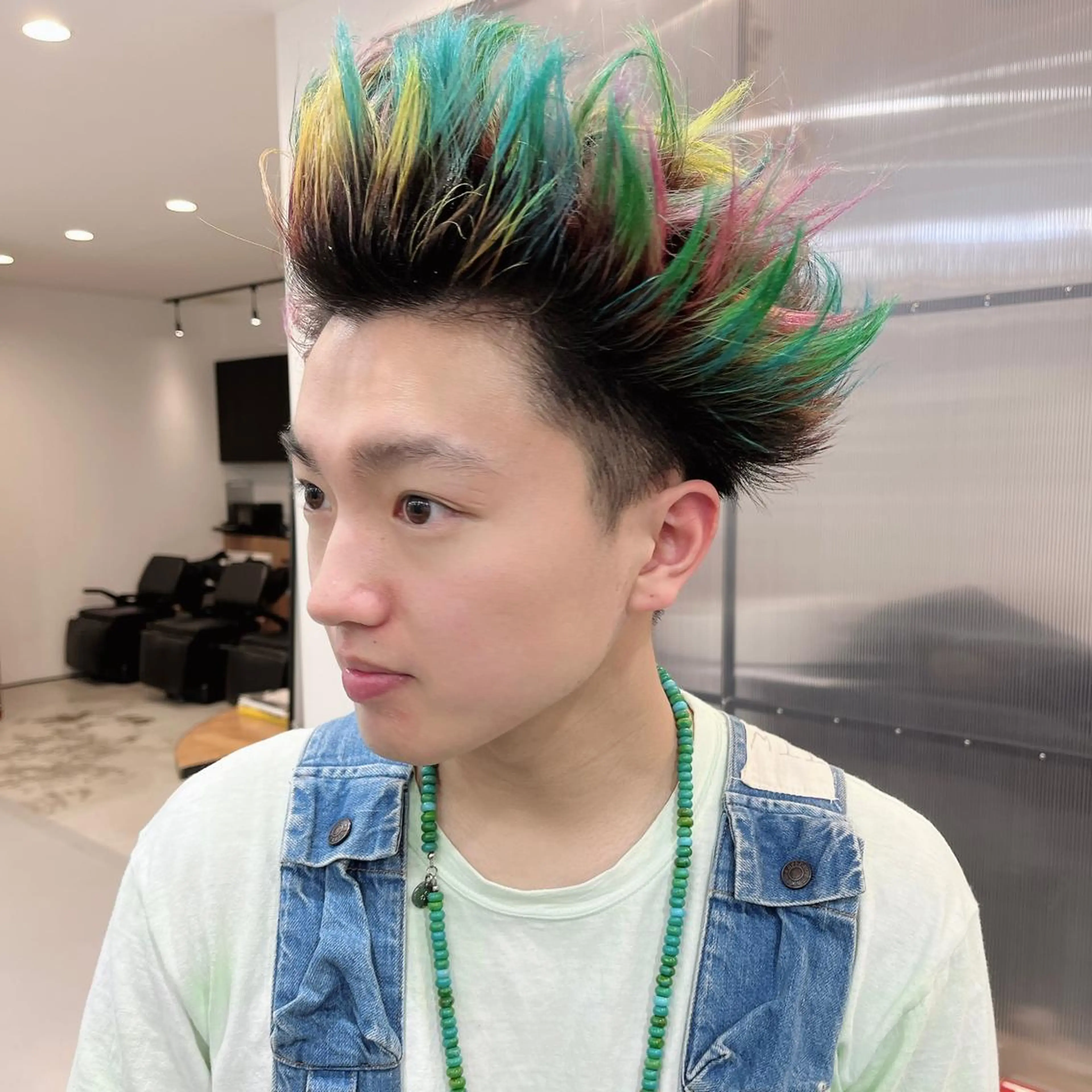 ショート カラー メンズ メンズハイトーン ハイトーンカラー 似合わせカット アラキチヒロ THE REMMYのヘアスタイル