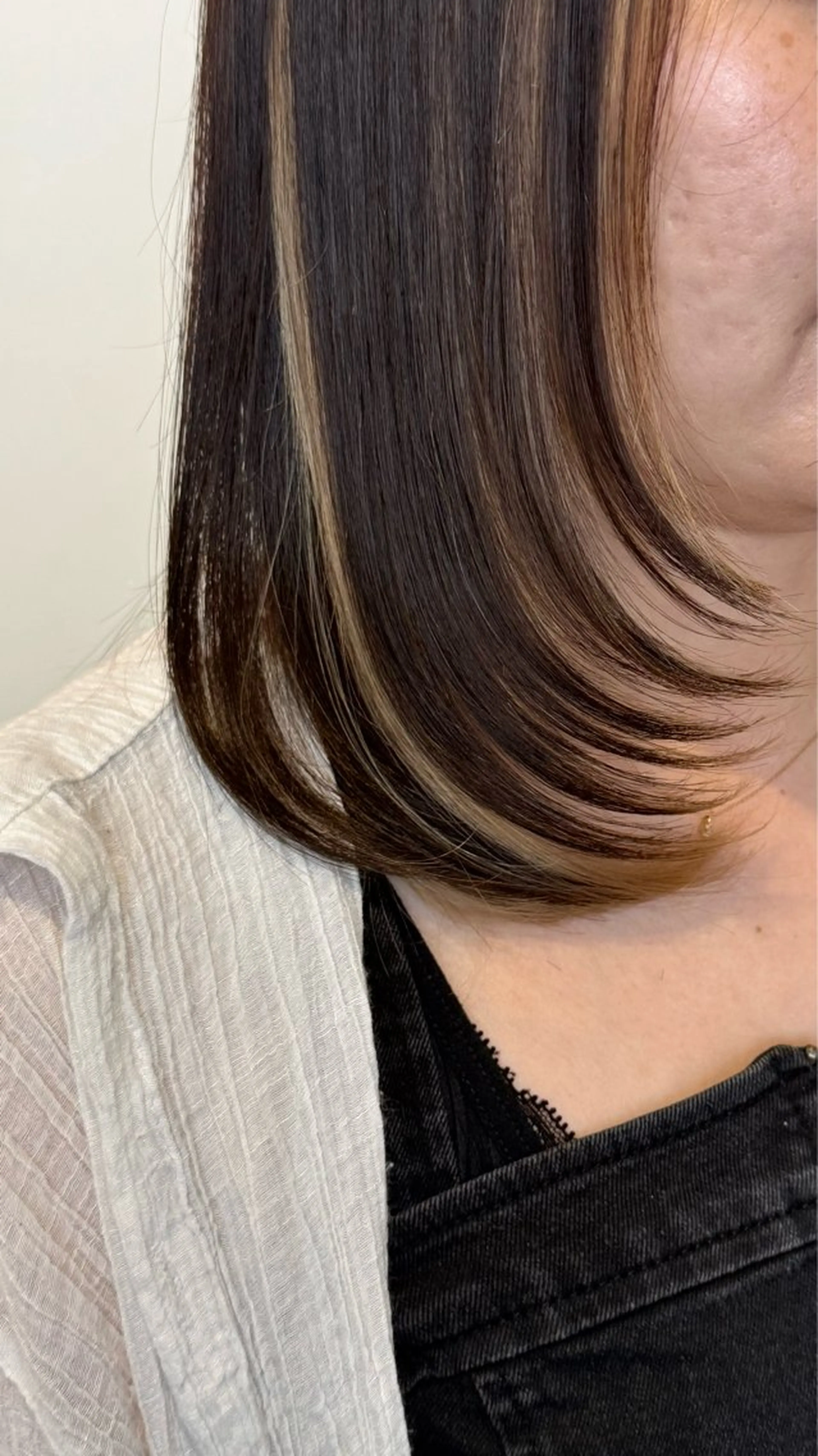 ミディアム レイヤーカット Grandoll Luxe所属・大神 鈴夏のヘアスタイル