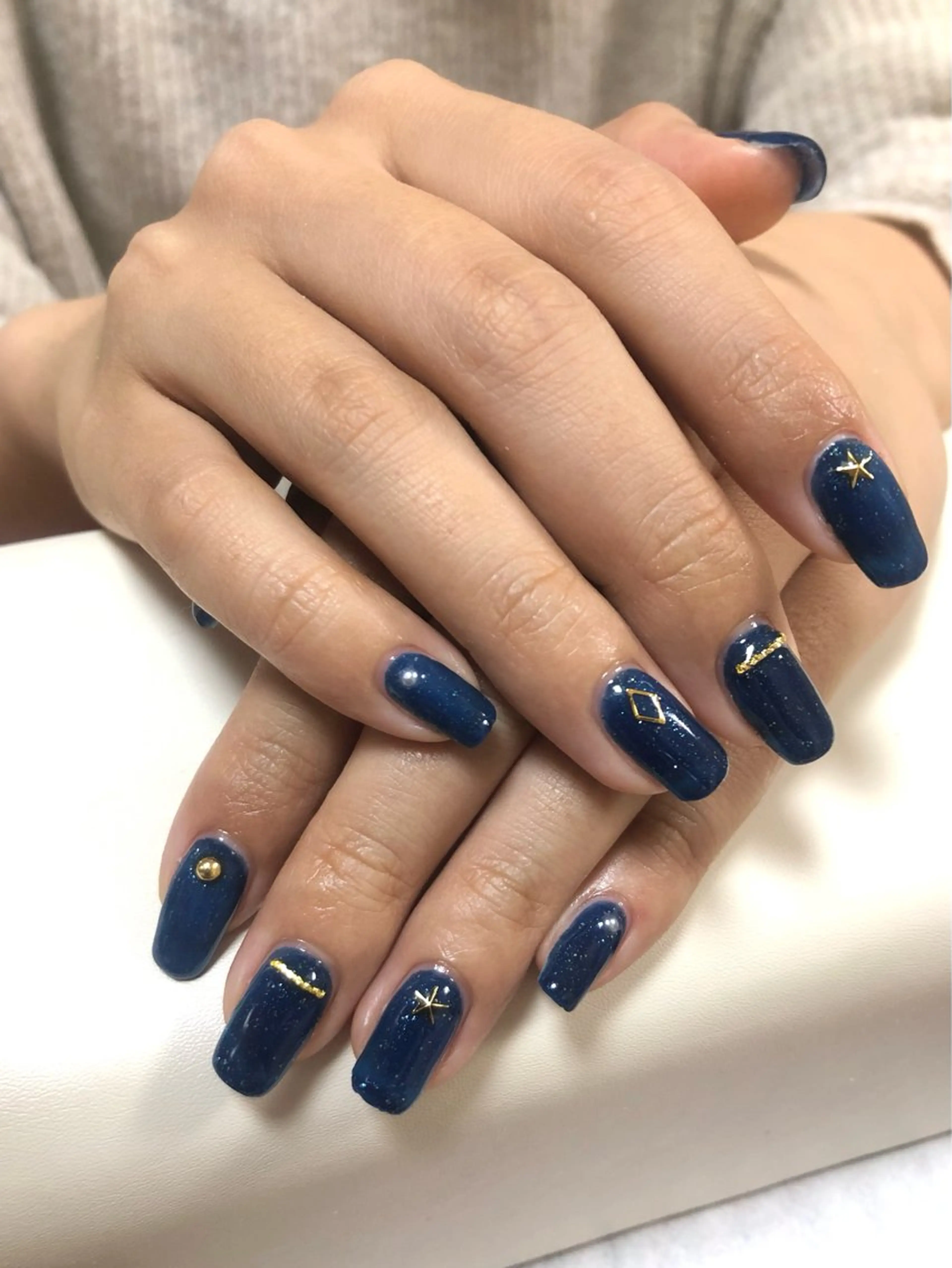 ネイル ゴールド ネイビー 冬ネイル クリスマス ハンドネイル meeho所属・salon *meehoのネイルデザイン