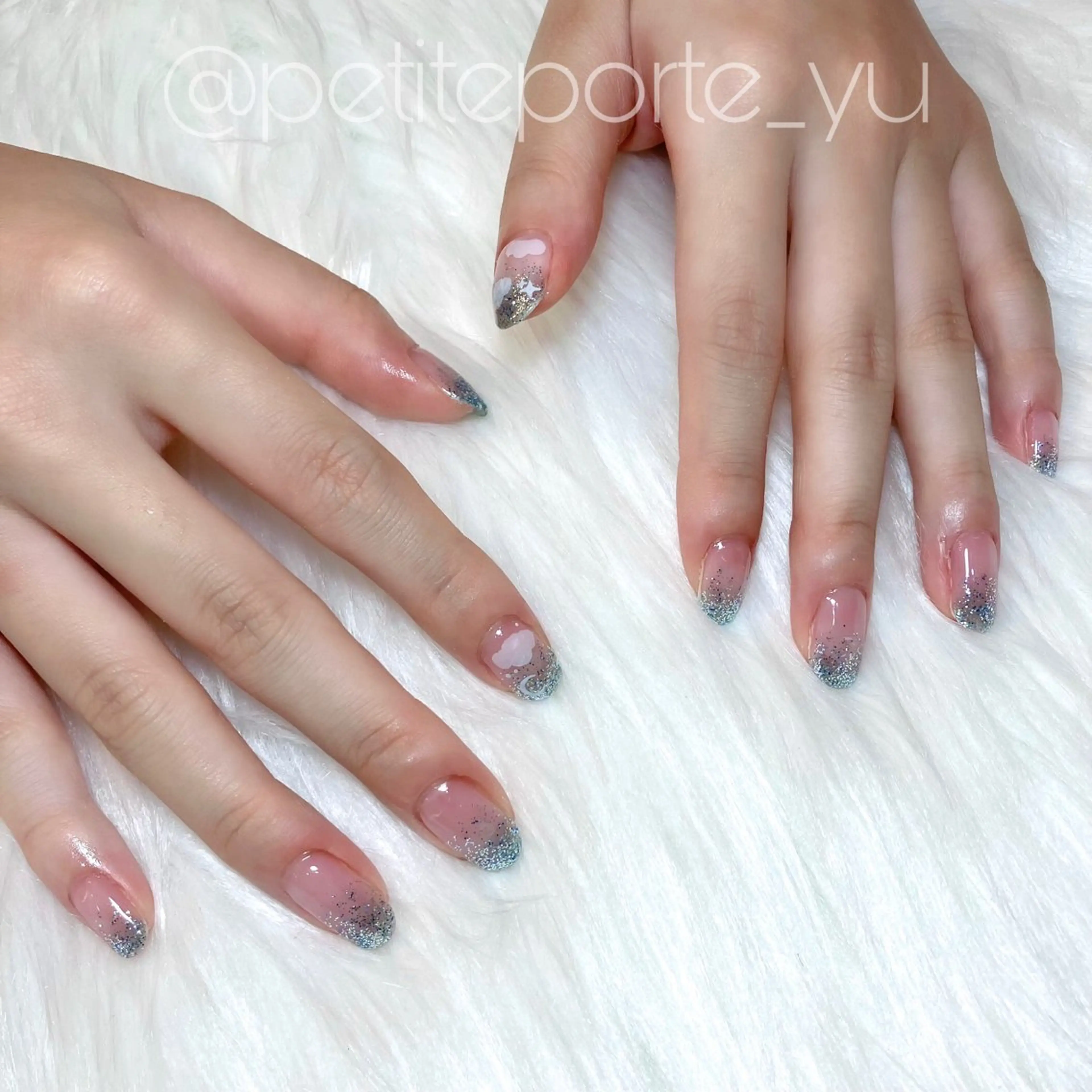 ネイル ラメ(グリッター) ラメグラデーション 水色 ハンドネイル nailsalon petite porte所属・petite porteのネイルデザイン