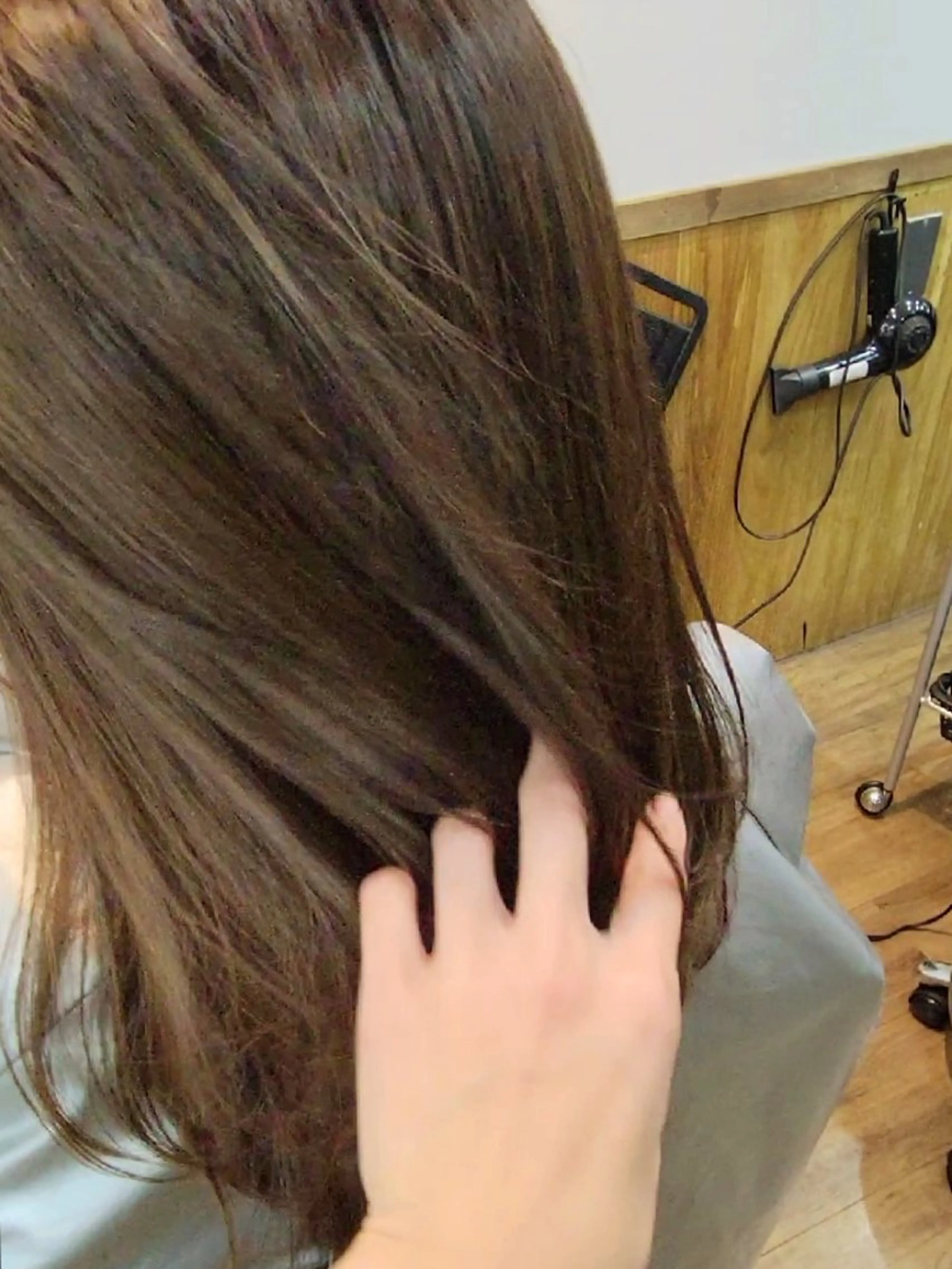 ロング カラー アッシュ Agu hair flower所属・E RIのヘアスタイル