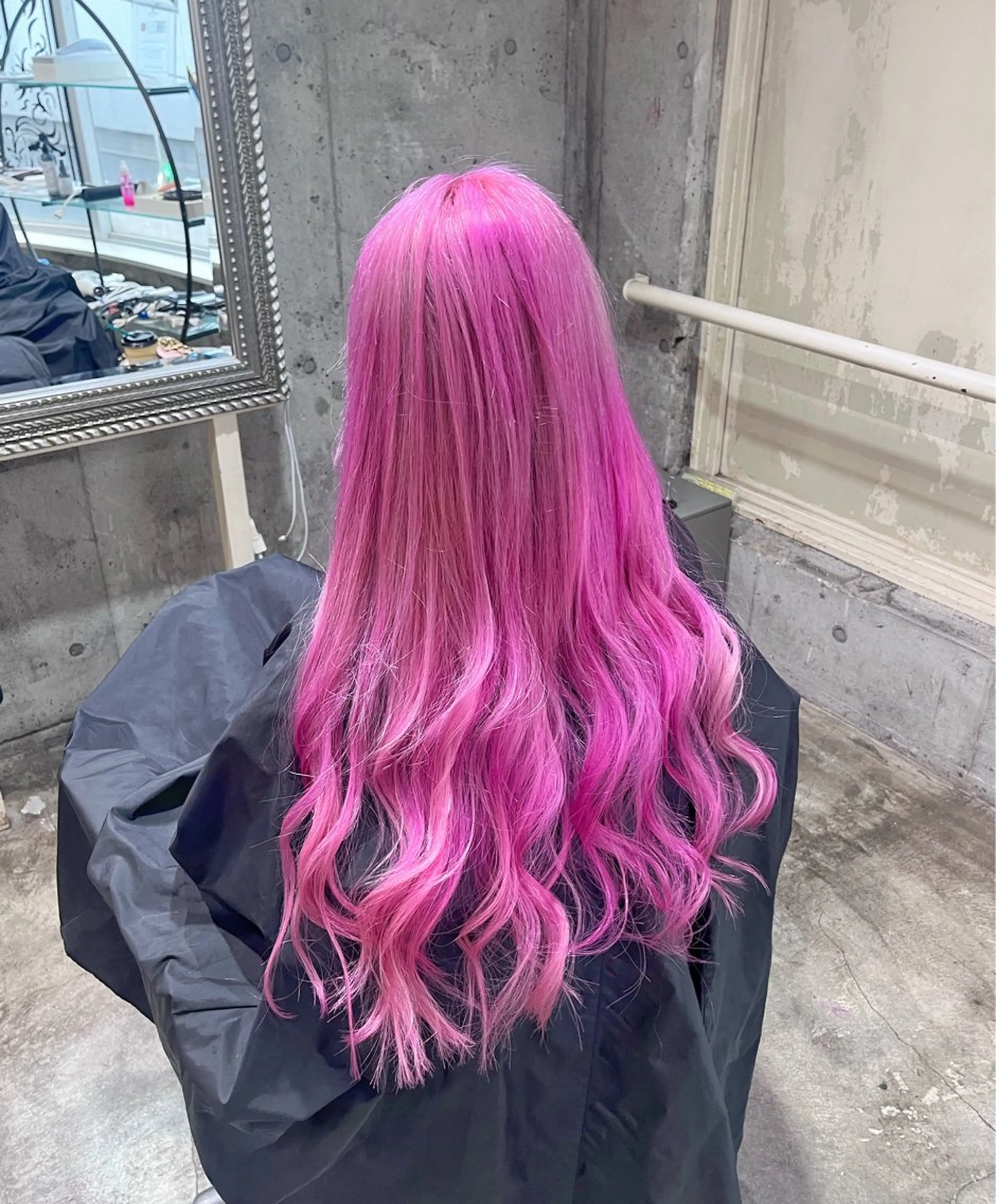 ロング カラー ヘアアレンジ ブリーチ ピンクカラー🩷 ヘアセットＮＯ.1のヘアスタイル