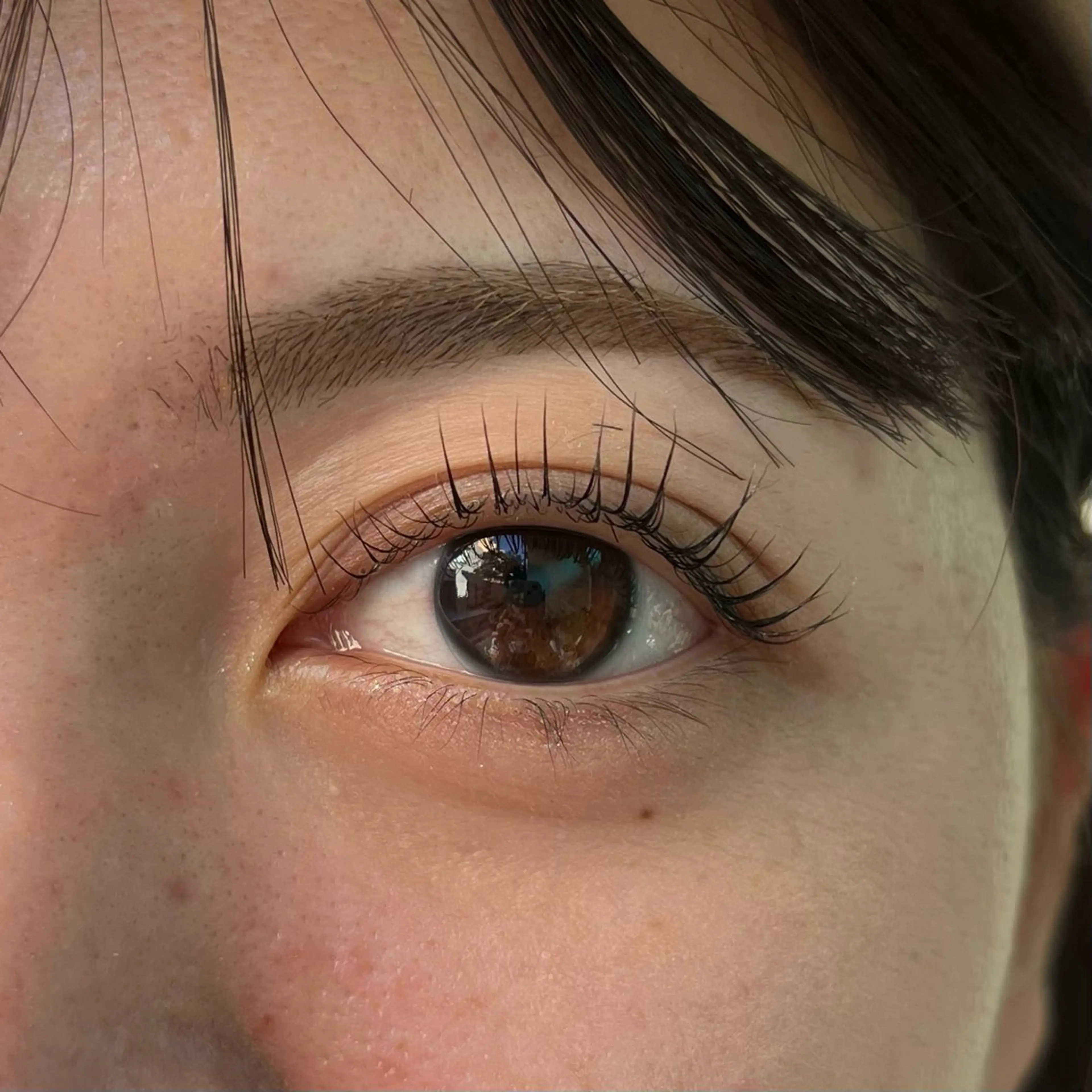 マツエク・マツパ パリジェンヌラッシュリフト マツパ ブリーチなしカラー レイヤーカットのヘアスタイル
