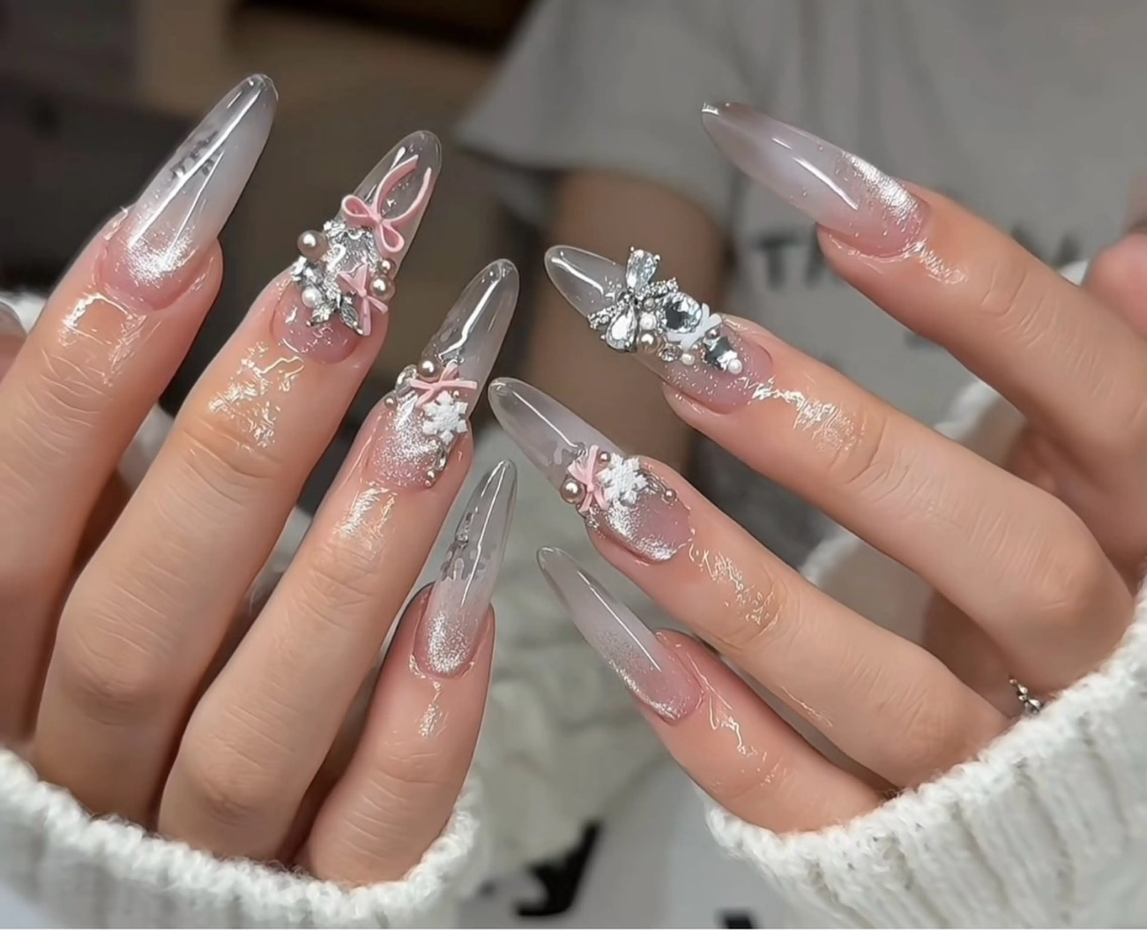 ネイル 長さ出し フレンチネイル ジェルネイル ガラスフレンチ 韓国ネイル ハンドネイル Minette nail所属・Minette nailHuongのネイルデザイン
