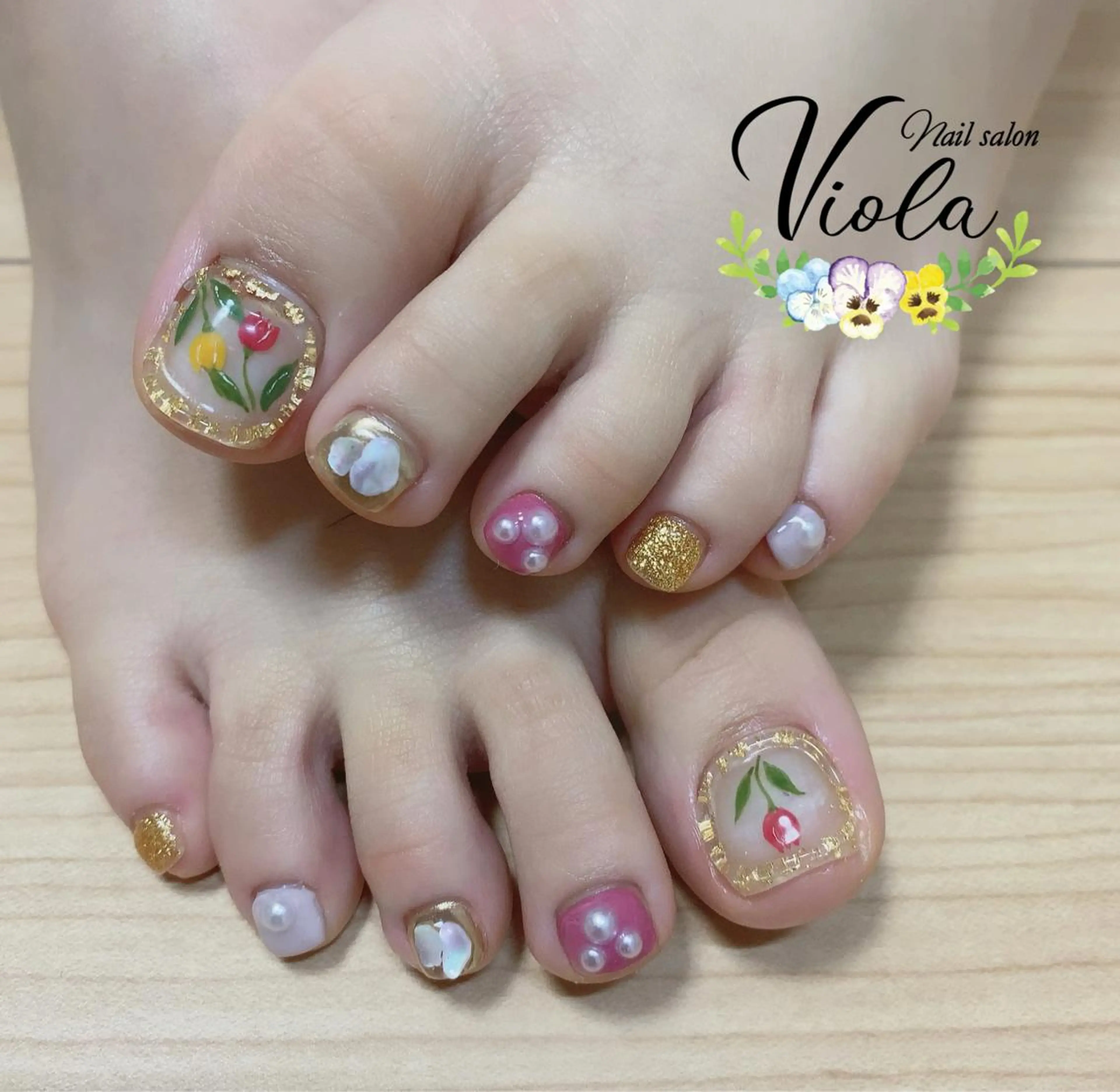 ネイル クリアネイル フットネイル ミラーネイル ぷっくりネイル フットネイル Nailsalon Viola所属・ネイルサロン Violaのネイルデザイン