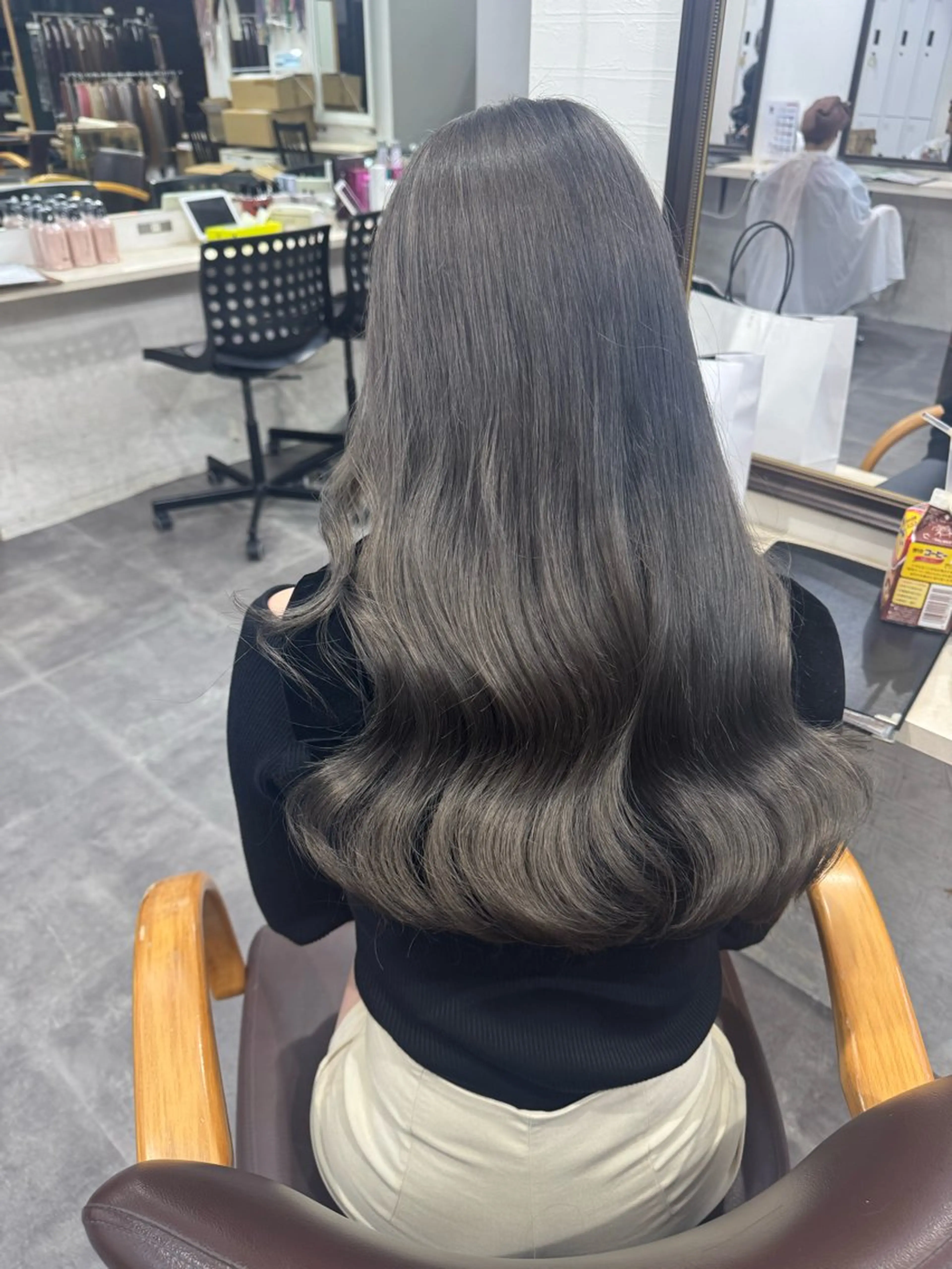ロング ヘアカラー トリートメント 田子🦋ハイトーン 🫐耳つぼジュエリーのヘアスタイル