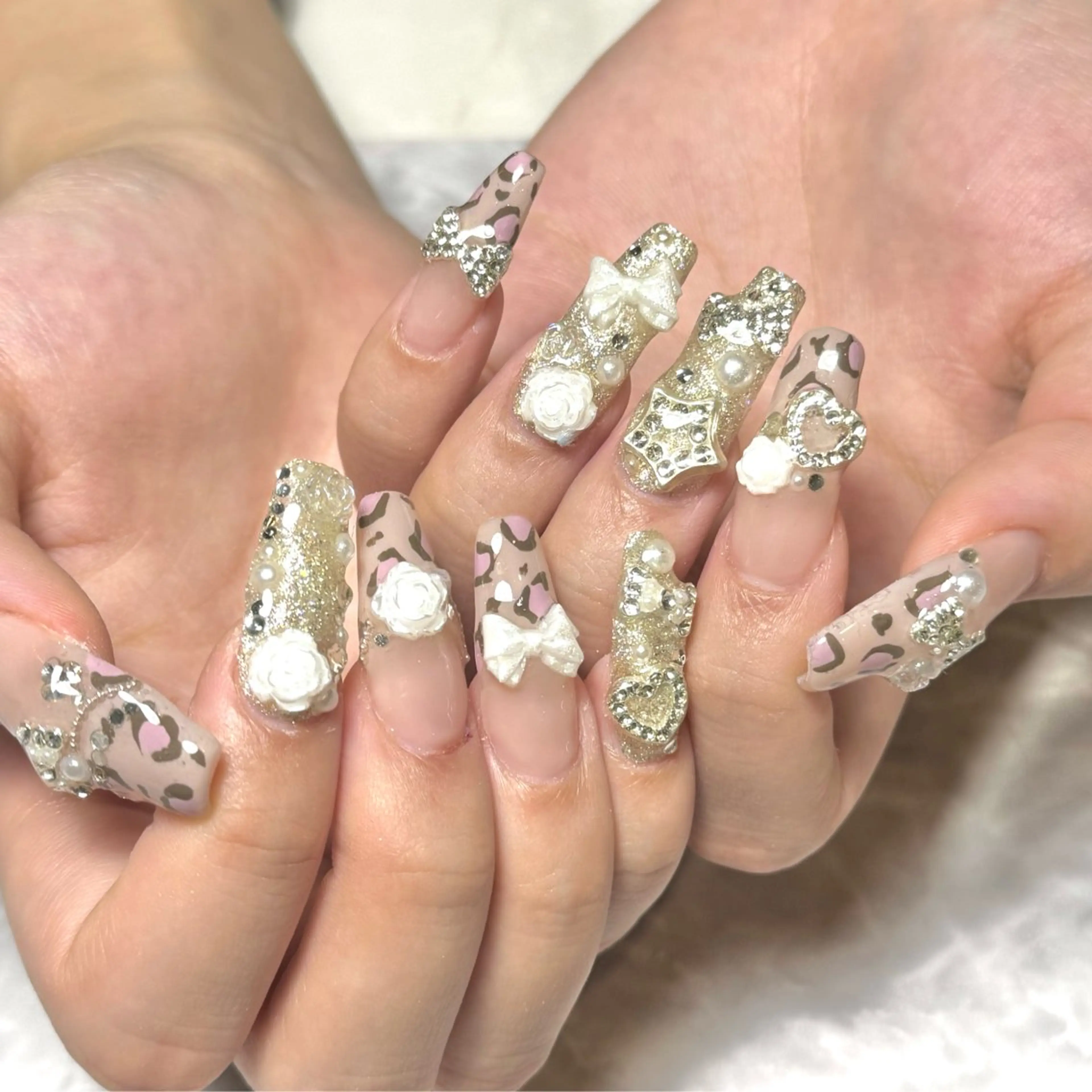 ネイル アニマル柄 フレンチネイル ガーリー キラキラネイル ハンドネイル Nail Salon Lillion【リリオン】所属・lillion karenのネイルデザイン