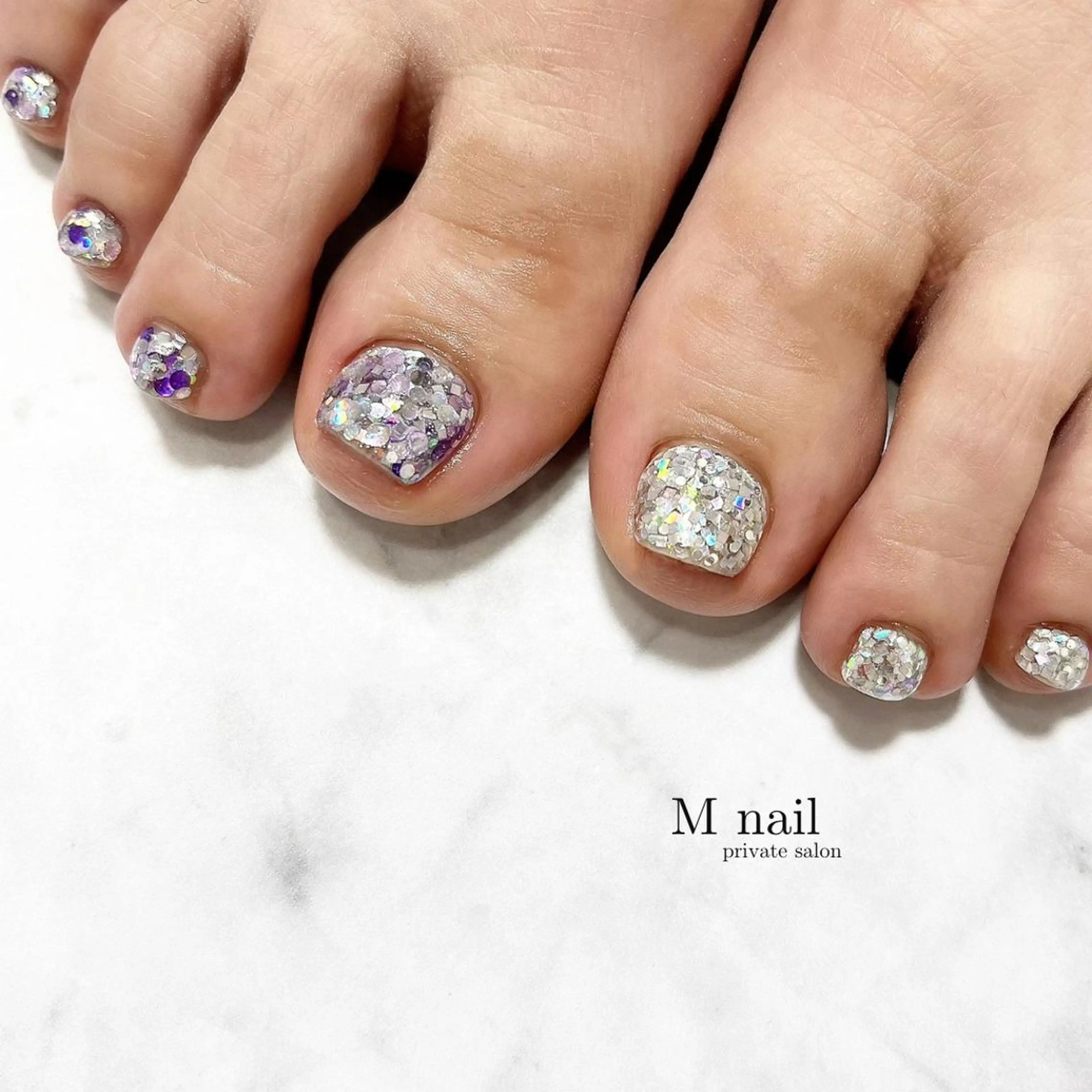 ネイル ホログラムネイル フットネイル M　nail所属・M nailのネイルデザイン