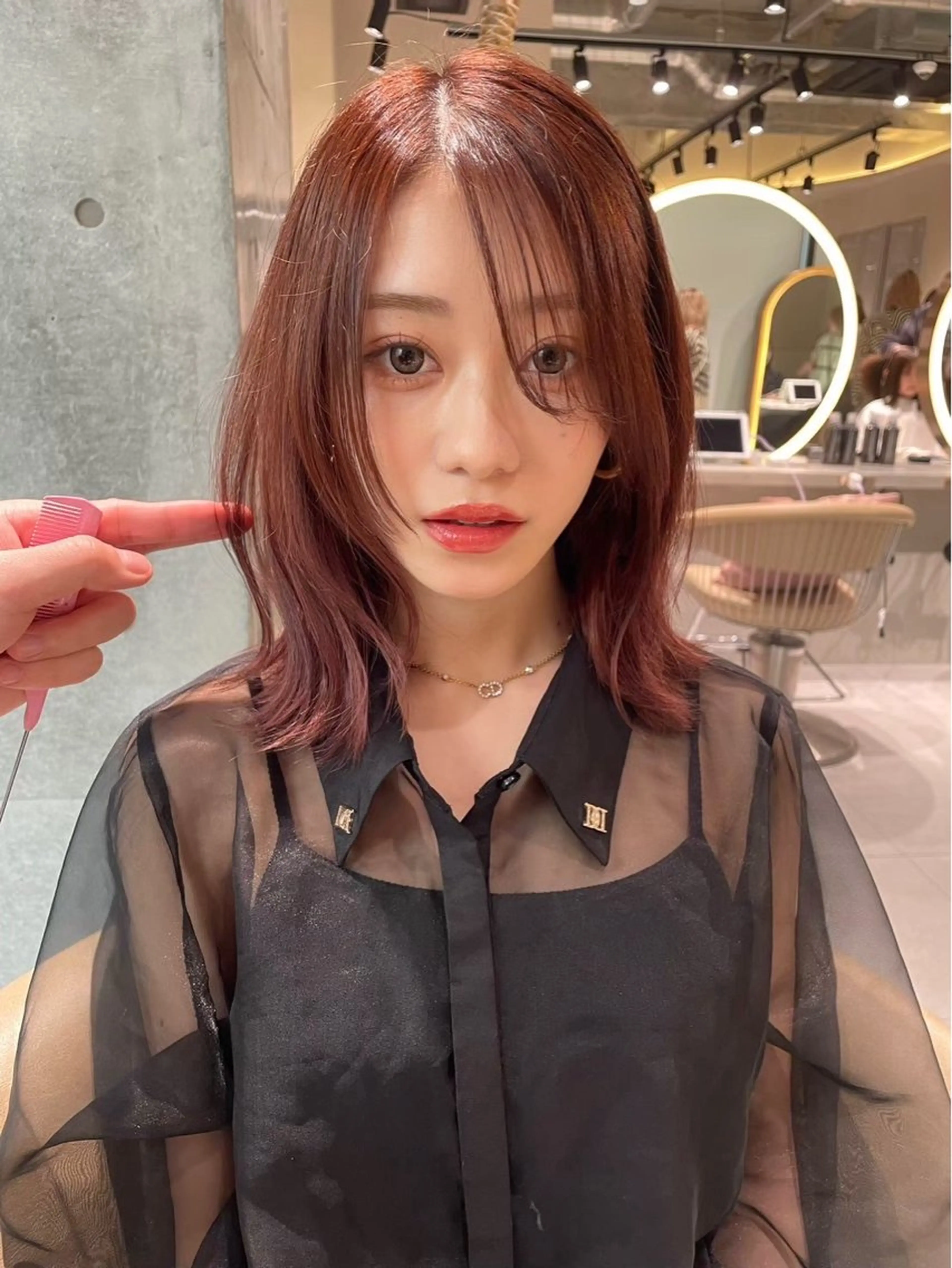 ショート karin ボブハイトーンのヘアスタイル