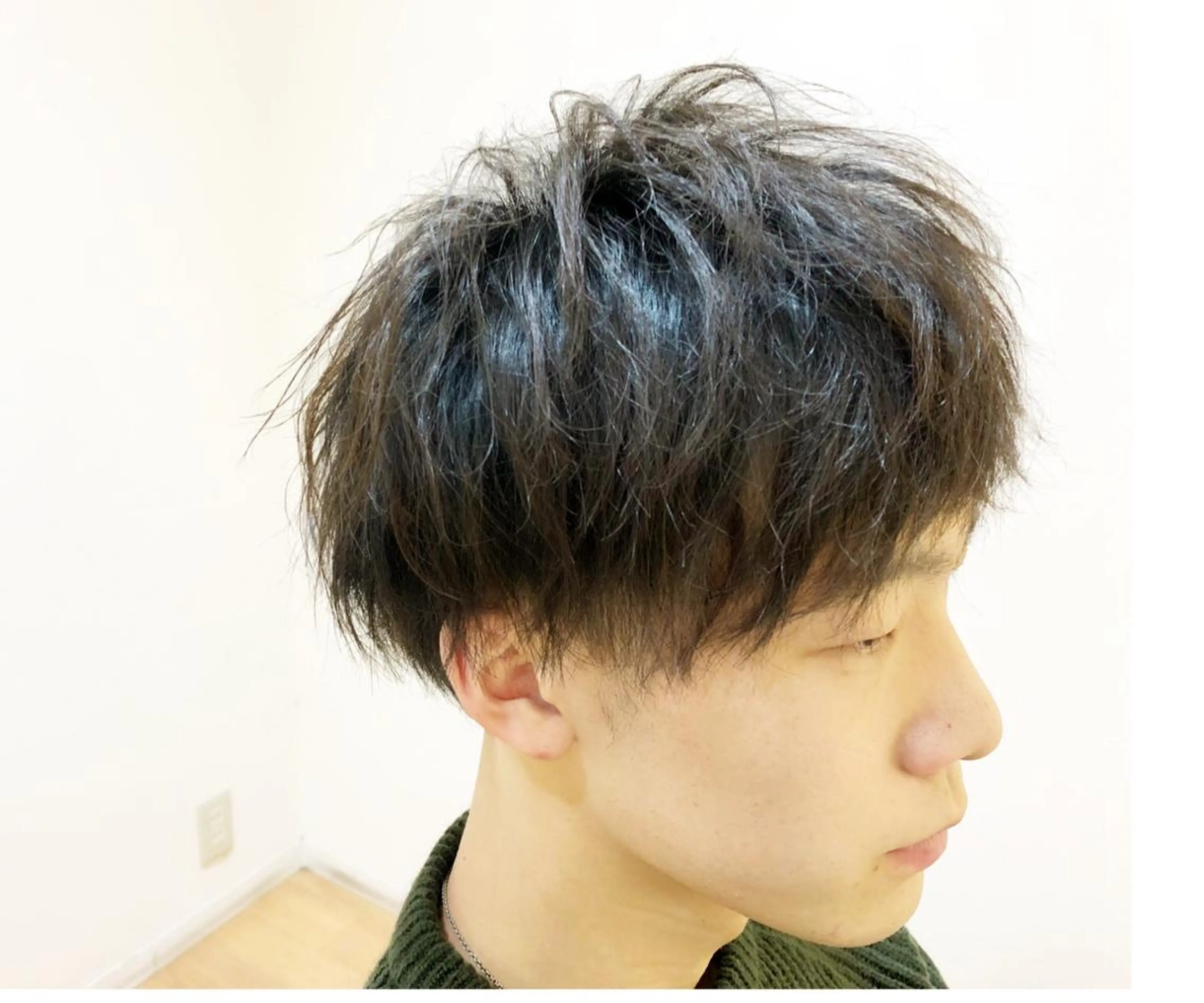 ショート パーマ メンズ マッシュ メンズパーマ メンズツイストパーマ ツイストパーマ メンズカット 三村洸斗のヘアスタイル
