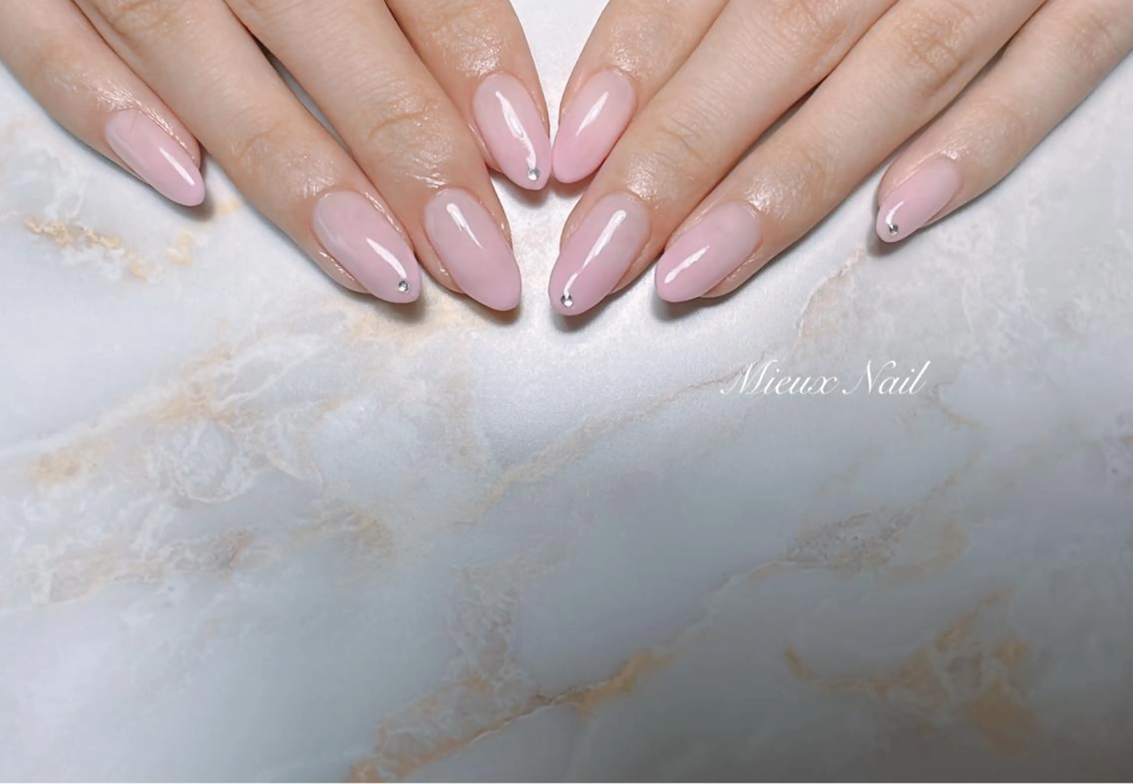 ネイル グラデーション オフィスネイル ピンク シンプルネイル 夏ネイル ハンドネイル 市川 麻衣子のネイルデザイン