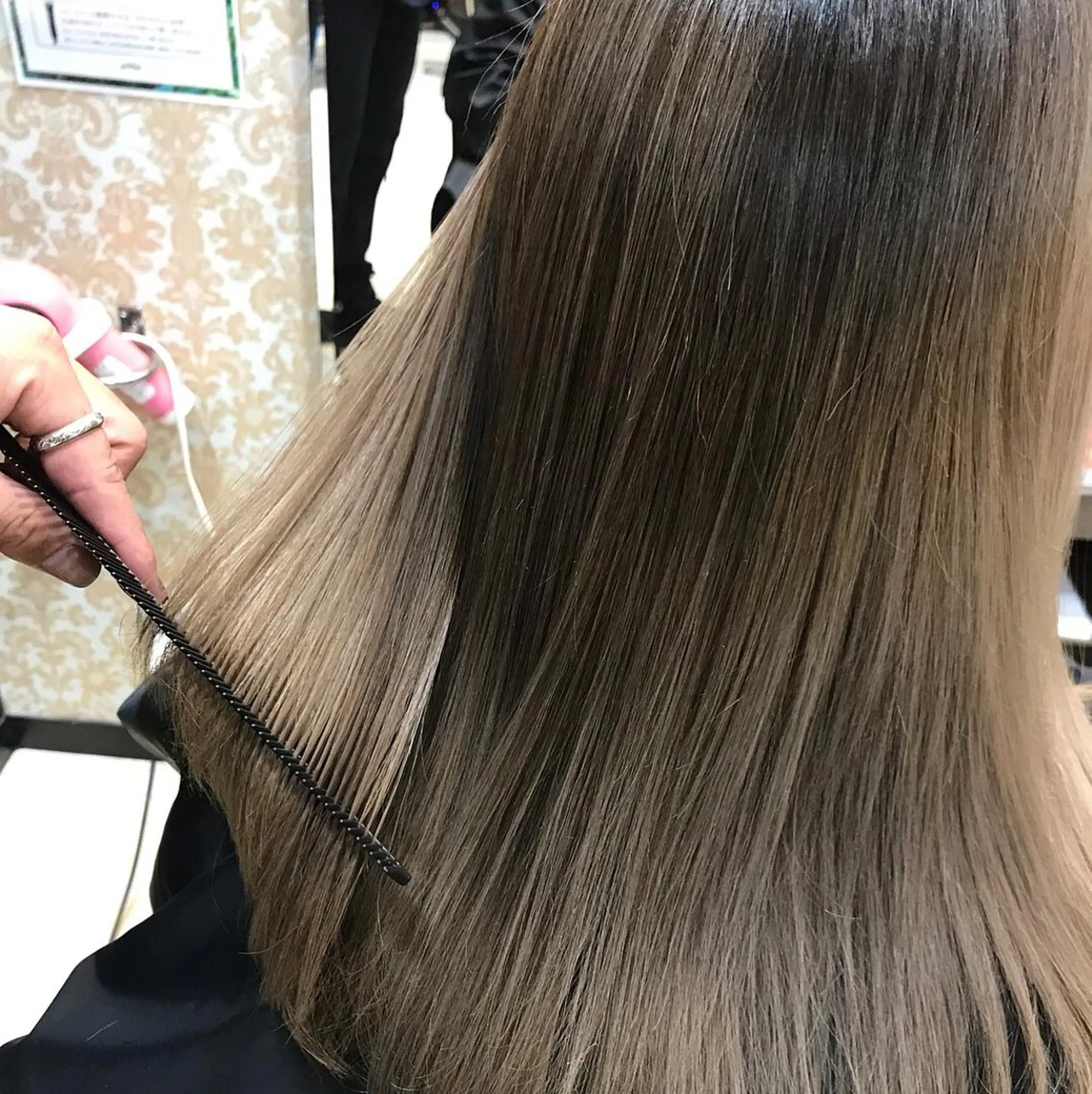 ミディアム アッシュ 大久保 隆蔵のヘアスタイル