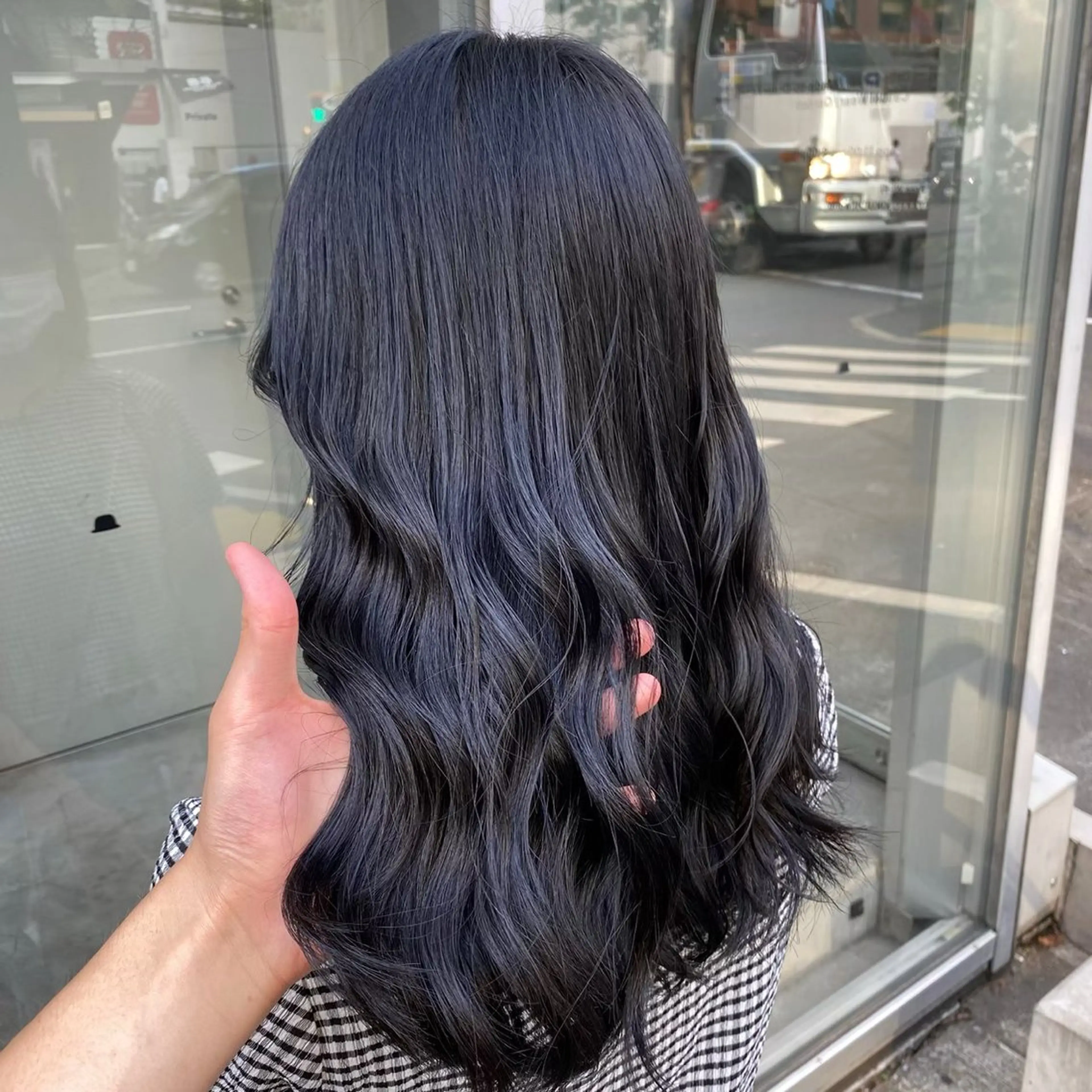 セミロング カラー ヘアアレンジ ブリーチ 透明感カラー ブリーチなしカラー 髪質改善 似合わせカット 🩵ダメージレス艶感 ハイトーン🩷のヘアスタイル