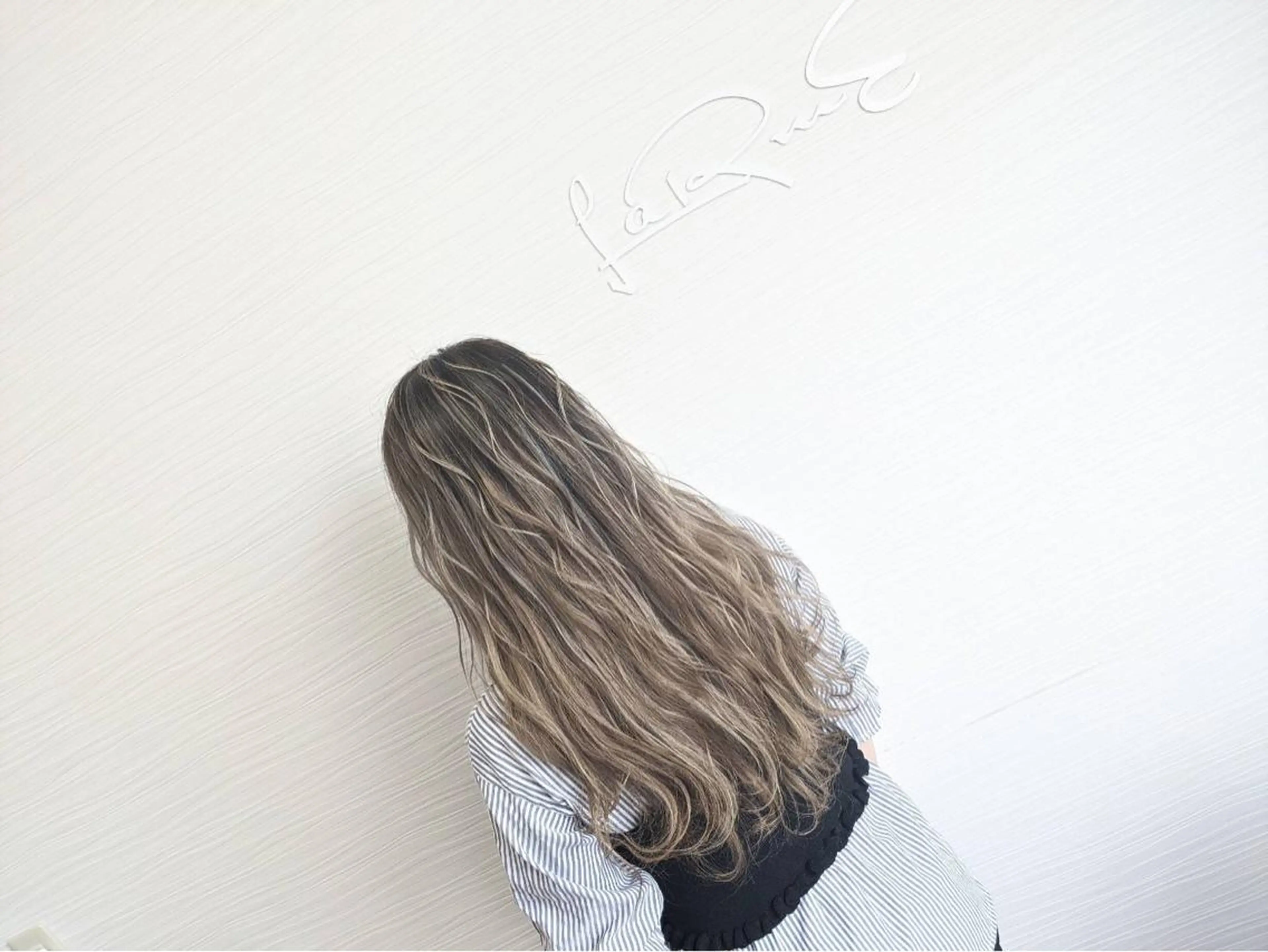 ロング カラー ブリーチ ヘアカラー トリートメント LaRmE Ayumi.のヘアスタイル