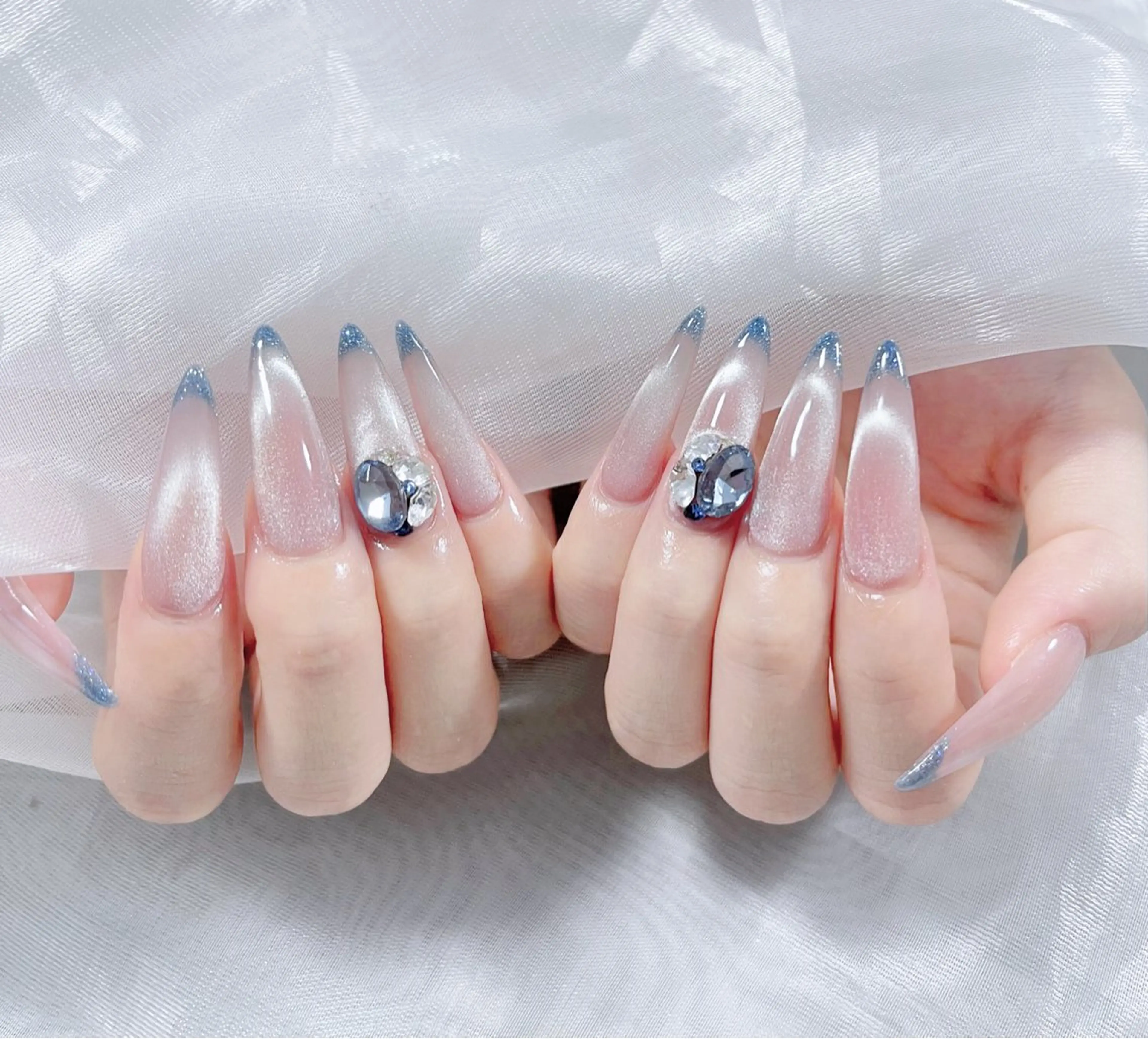 ネイル オーロラネイル クリアネイル フラッシュネイル ジェルネイル グラデーション ハンドネイル Amee Nailsalonのネイルデザイン