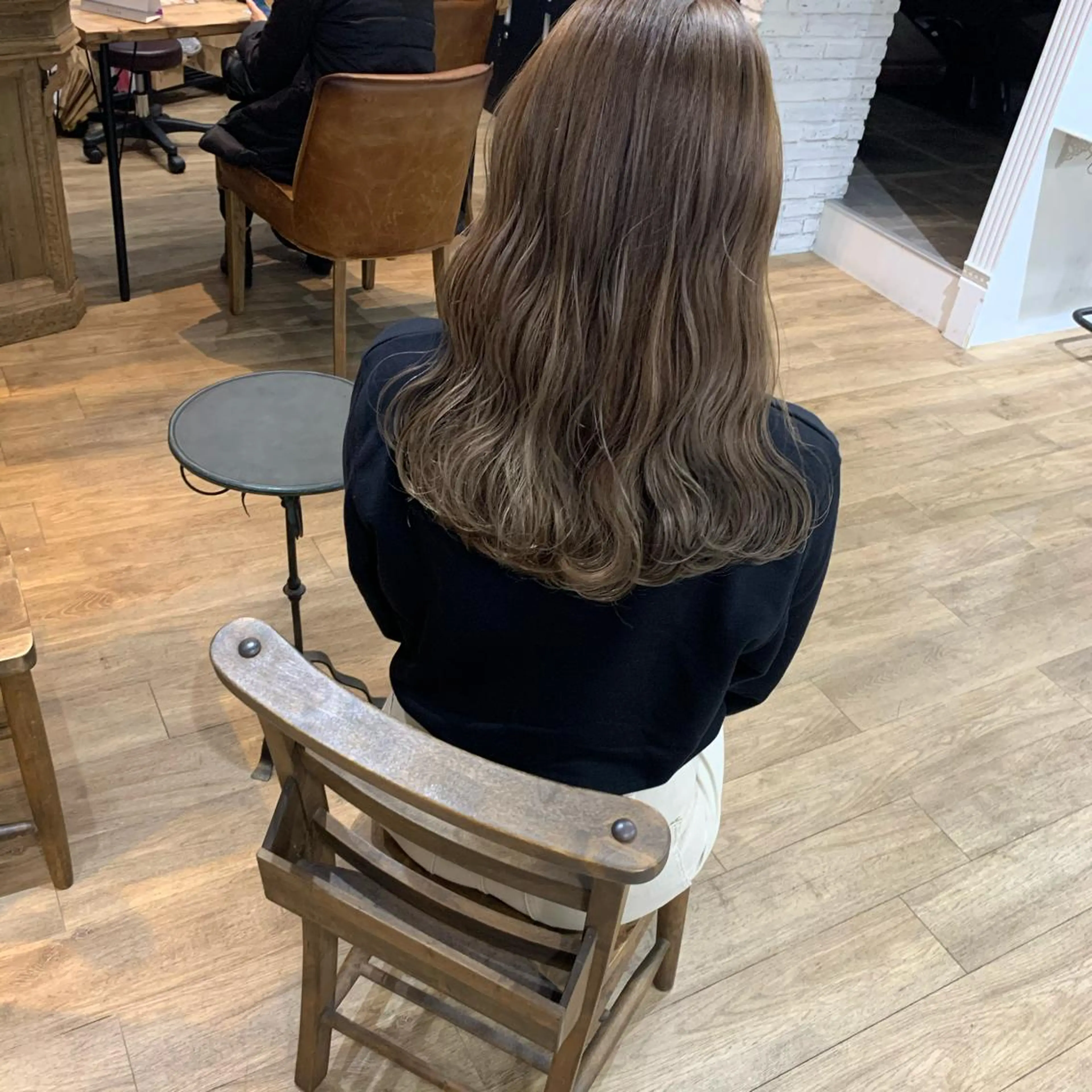 ロング カラー ベージュカラー ダブルカラー ミルクティーベージュ カット ヘアカラー トリートメント レイヤー/顔周り /AKARIのヘアスタイル