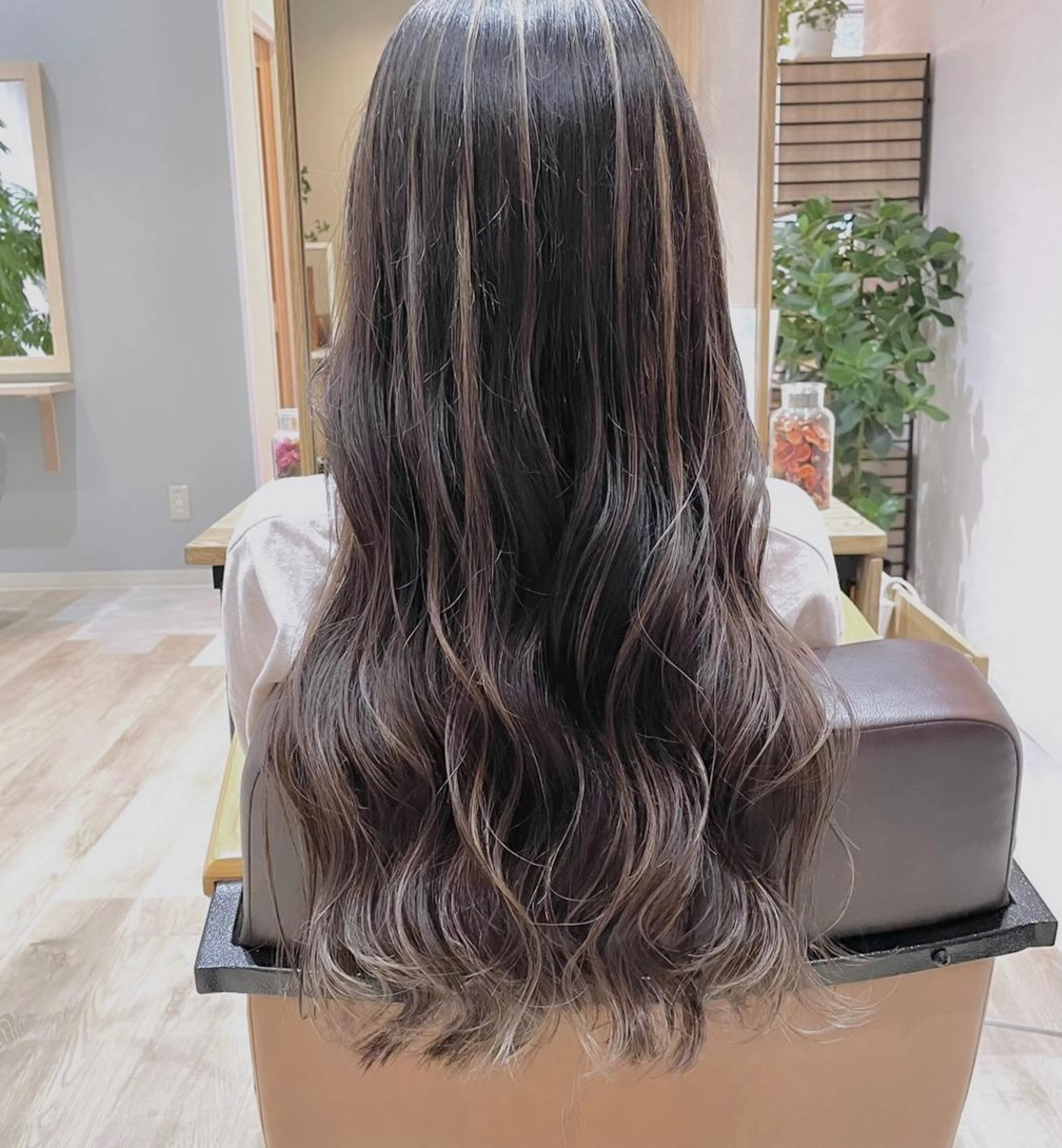 ロング カラー VERBENA所属・ハイライト／艶カラー 大河シンジのヘアスタイル