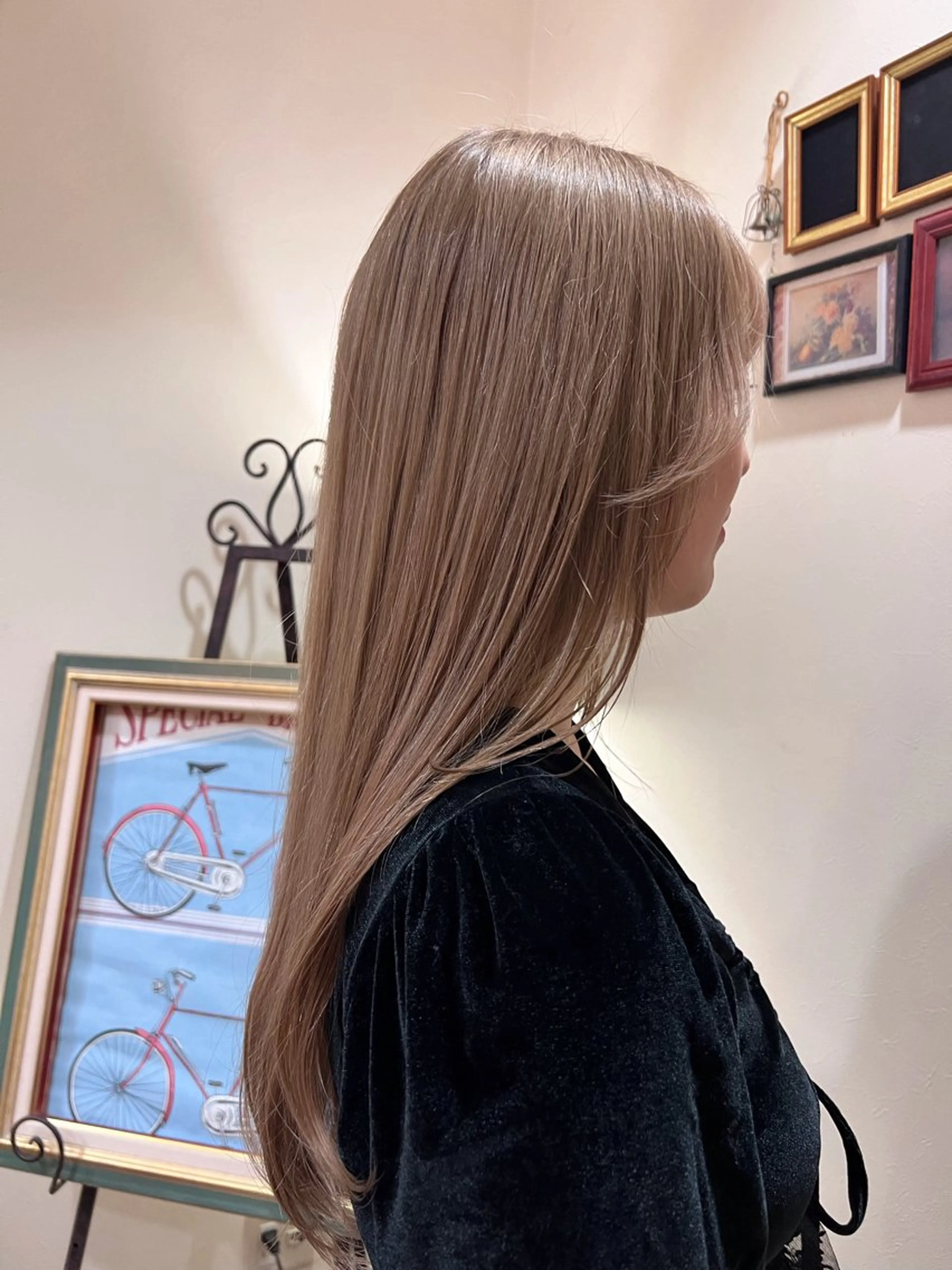ロング カラー ベージュカラー イヤリングカラー ミルクティーベージュ hair&space velon所属・推しカラー🫧 サーシャのヘアスタイル