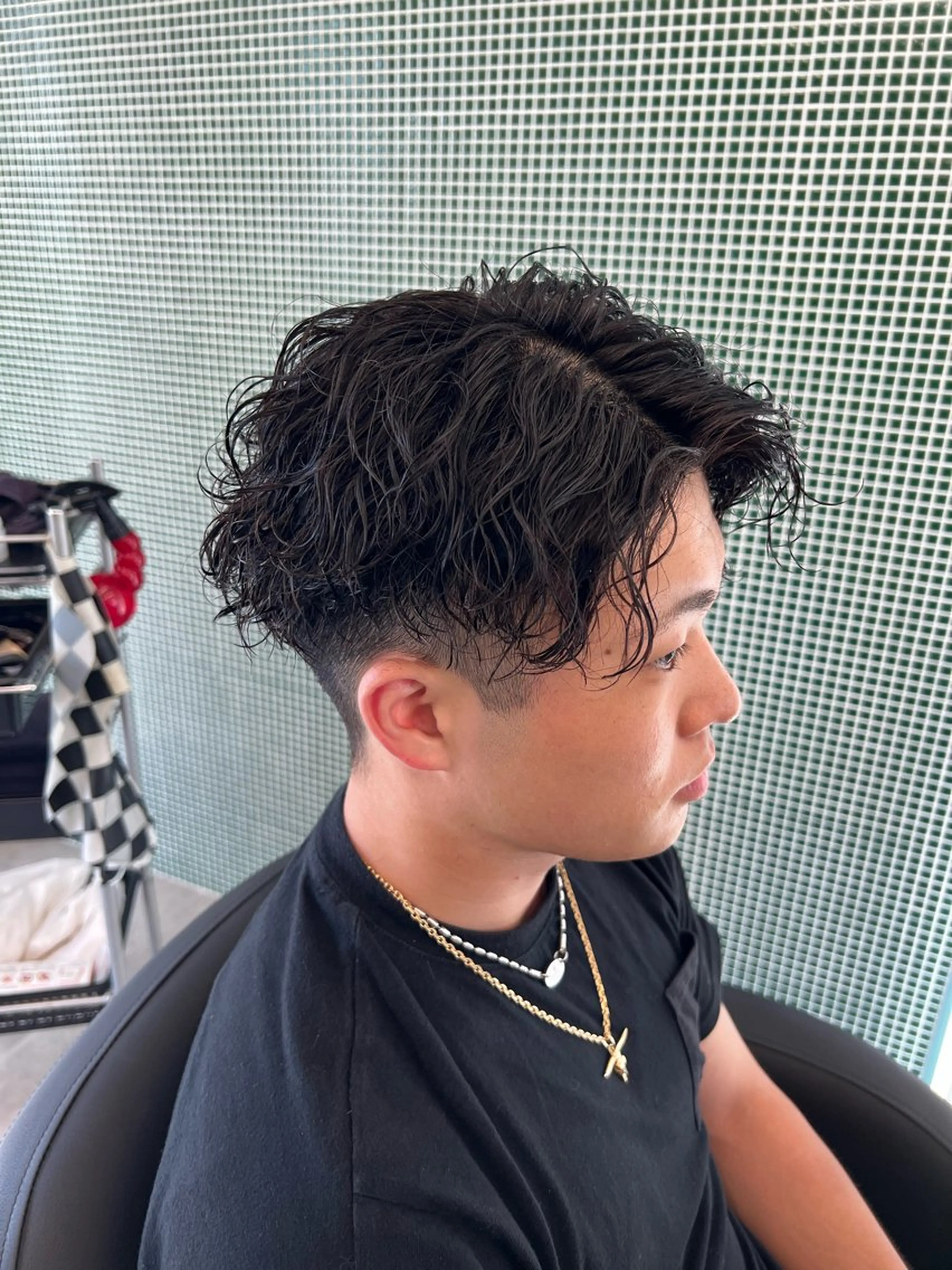パーマ メンズ センターパート 波巻きパーマ Agu hair onyx所属・松本 康佑のヘアスタイル