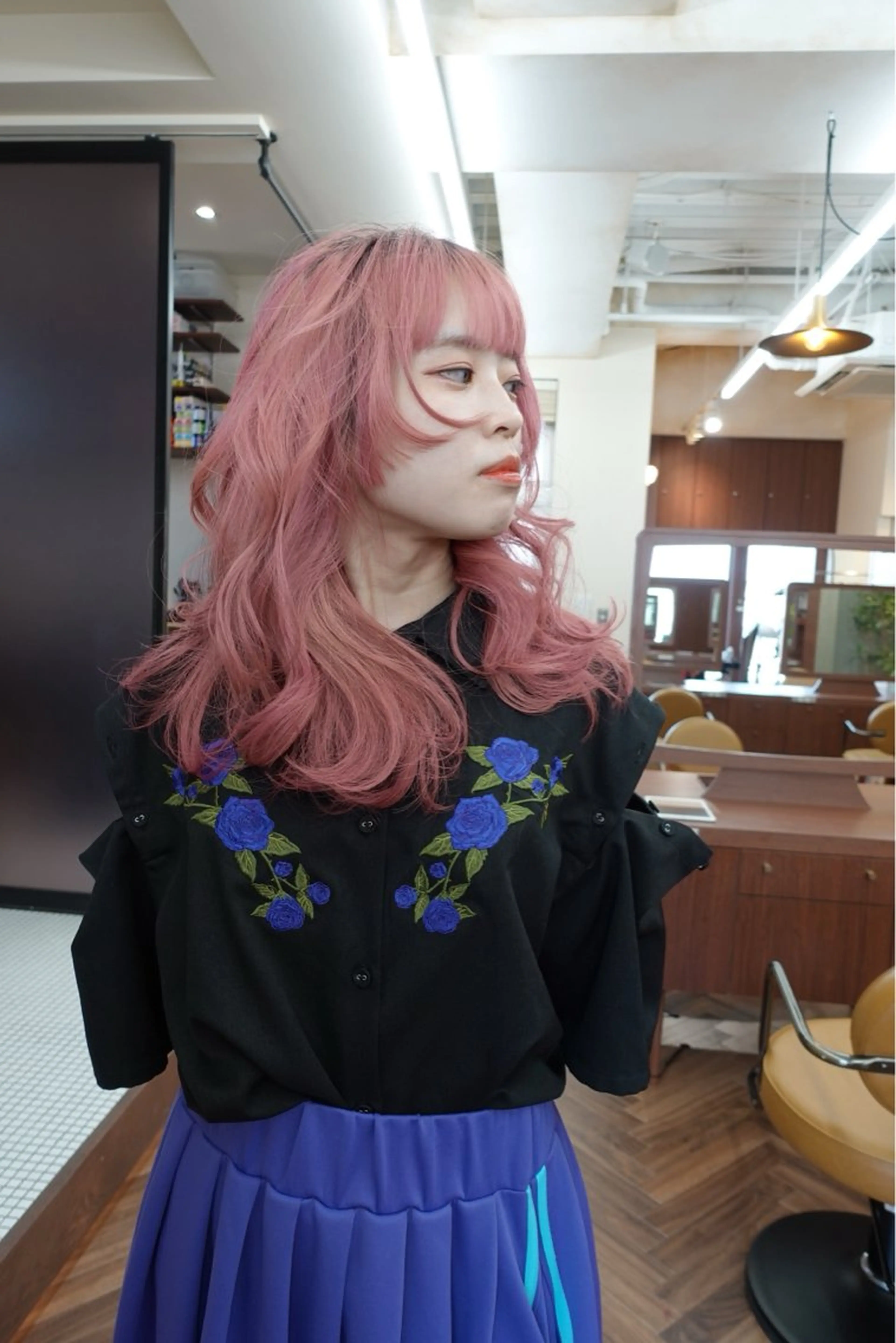 ミディアム カラー ブリーチ ブロンド ケアブリーチ 透明感カラー ダブルカラー カット ヘアカラー トリートメント ニュアンスレイヤー ハイトーンカラーのヘアスタイル